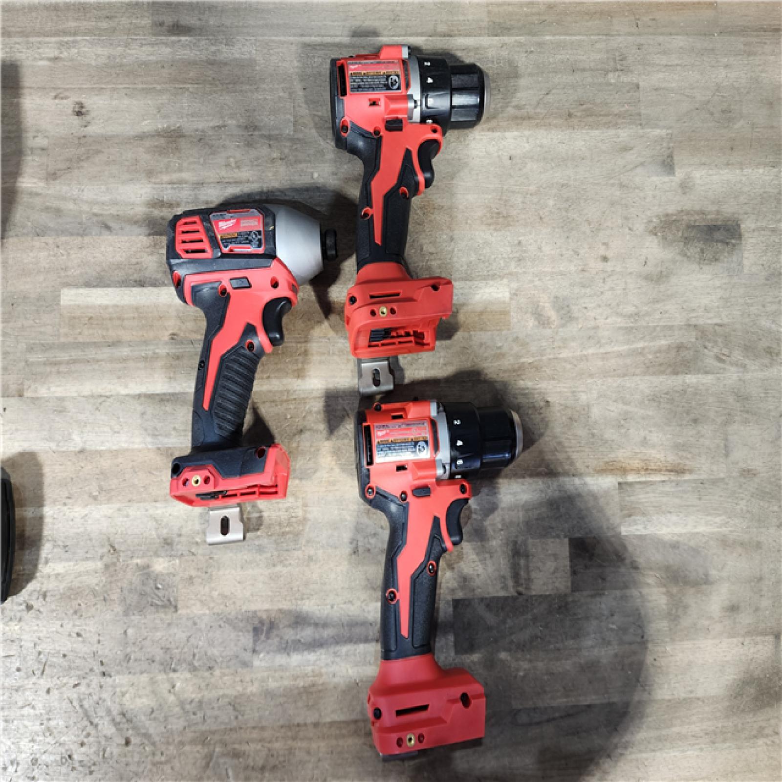 HOUSTON LOCATION - AS-IS MILWAUKEE 3 TOOL COMBO KIT W/ (2) BATTERY & CHARGER