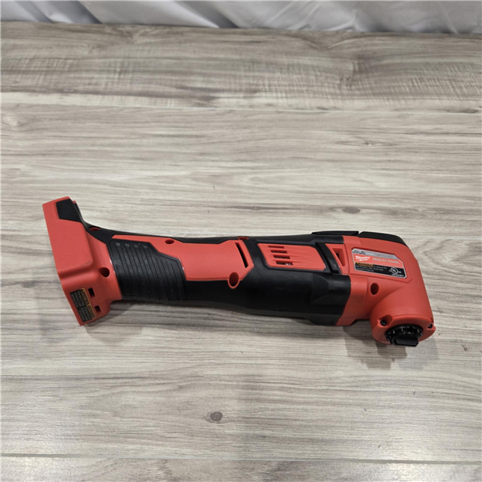 LIKE NEW! - Milwaukee 2626-21 M18 18V Cordless Oscillating Multi-Tool Kit
