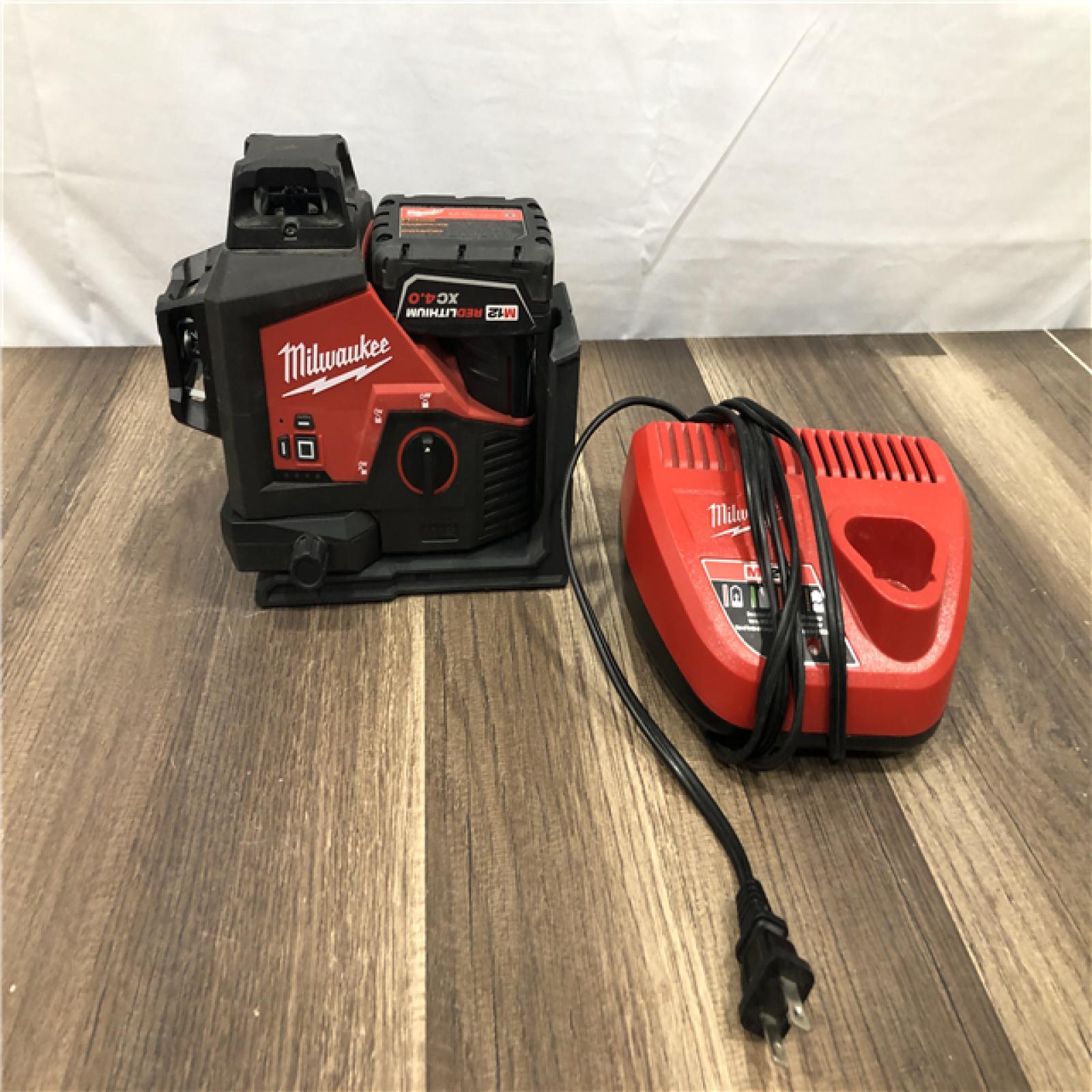 AS-IS Milwaukee  12-Volt Lithium-Ion Cordless Green 250 ft. 3-Plane Laser Level Kit