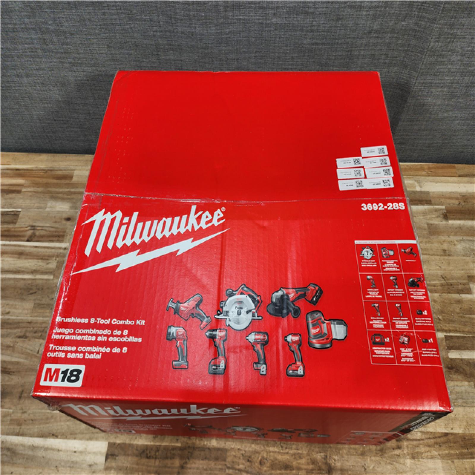 HOUSTON LOCATION - AS-IS (APPEARS LIKE NEW) M18 18V Lithium-Ion Cordless Combo Kit (8-Tool) with (3) Batteries  Charger and Tool Bag