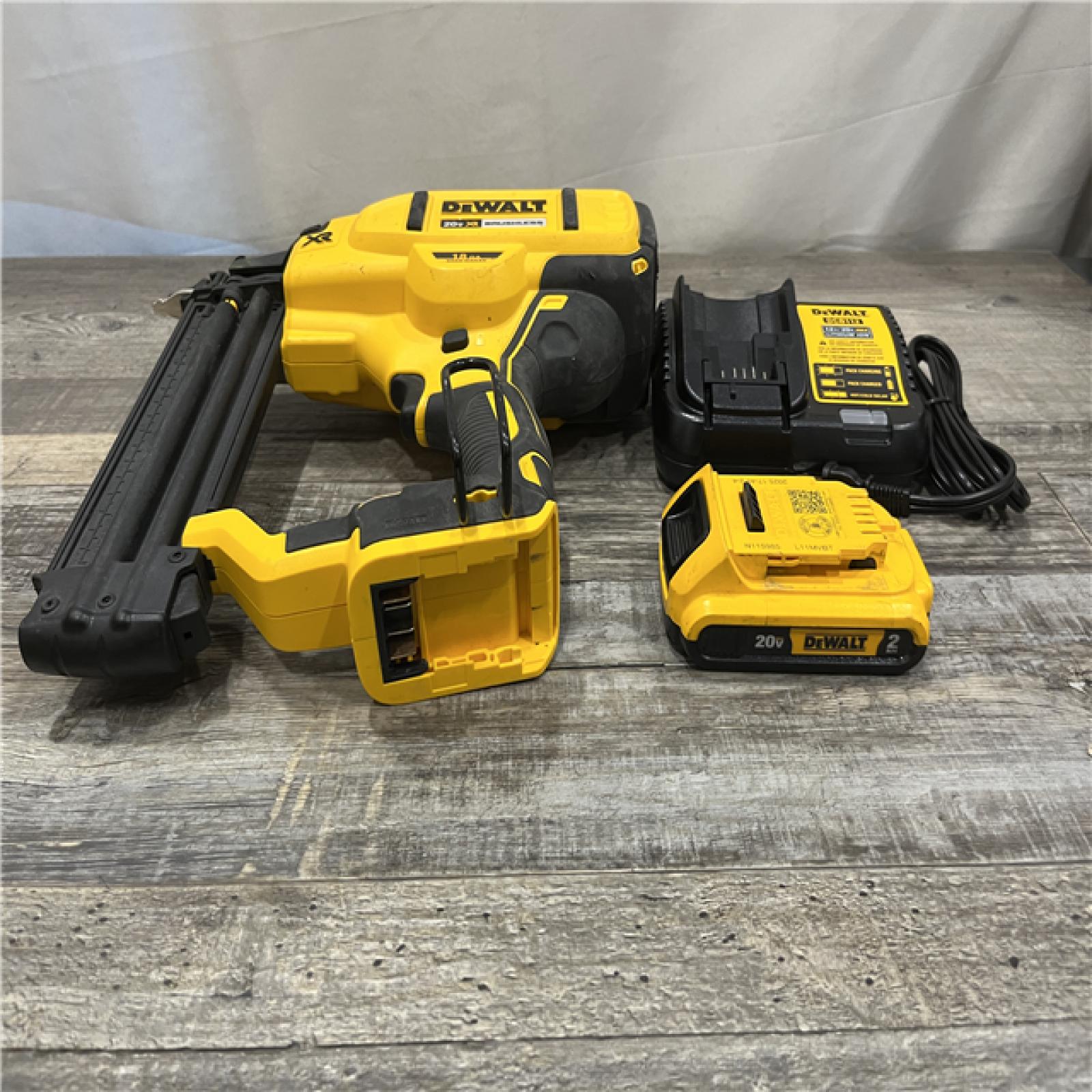 AS-IS DEWALT 20V MAX XR 18 Gauge Brad Nailer Kit