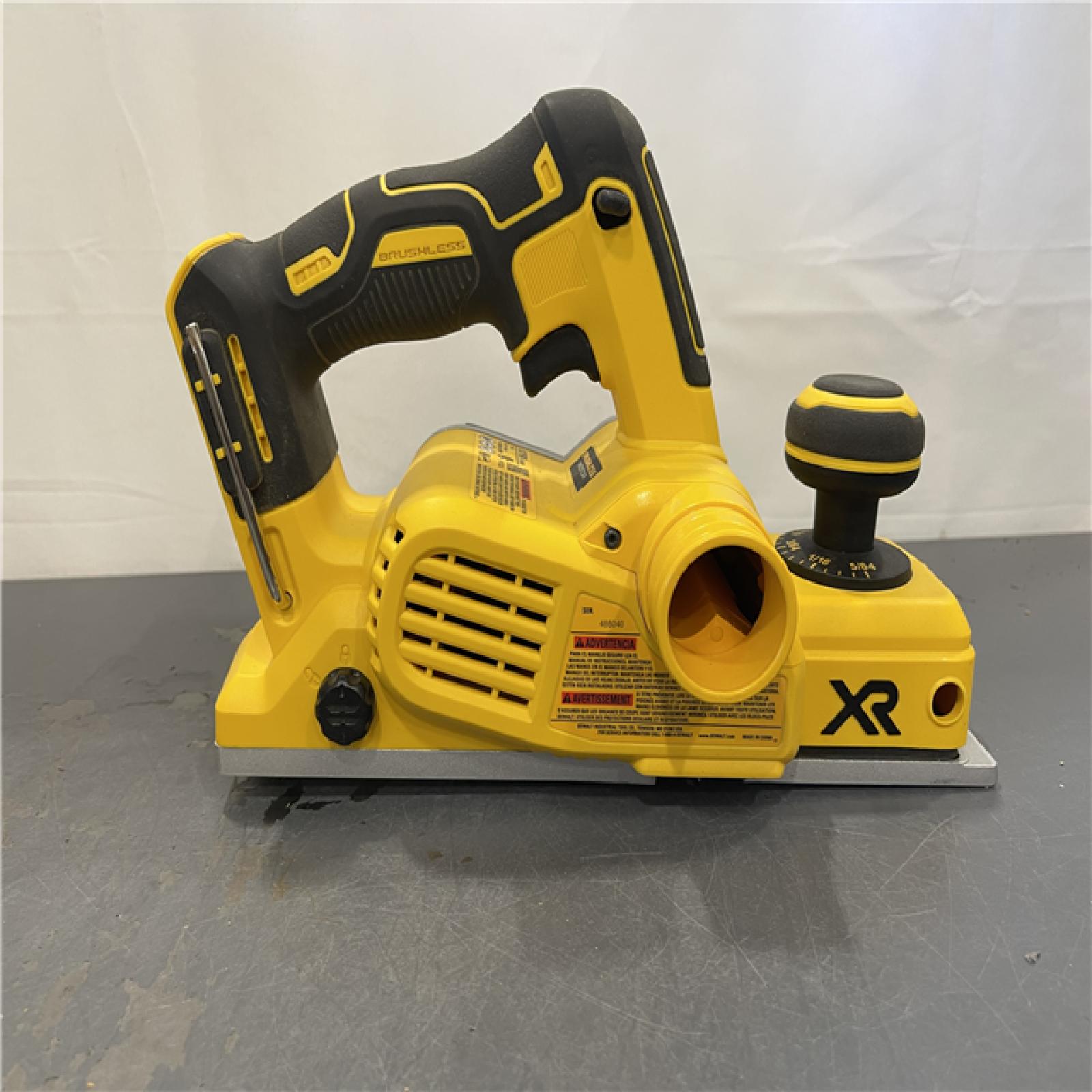 AS-IS - DEWALT 20V MAX XR Cordless Brushless 3-1/4 in. Planer