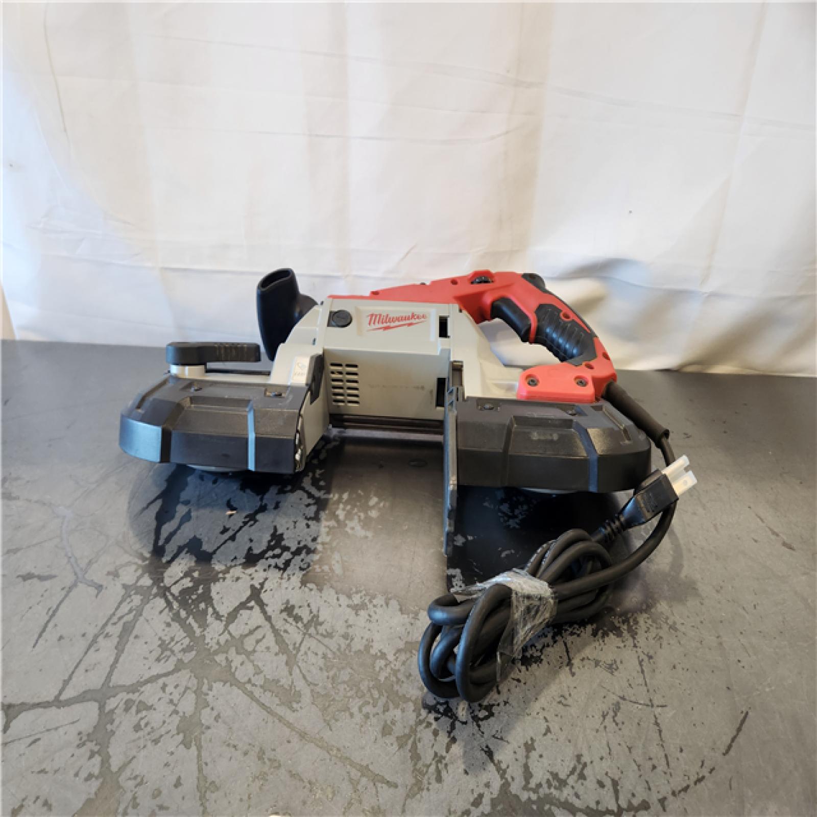 AS-IS- Milwaukee 120V 11.0A Corded Variable Speed Band Saw