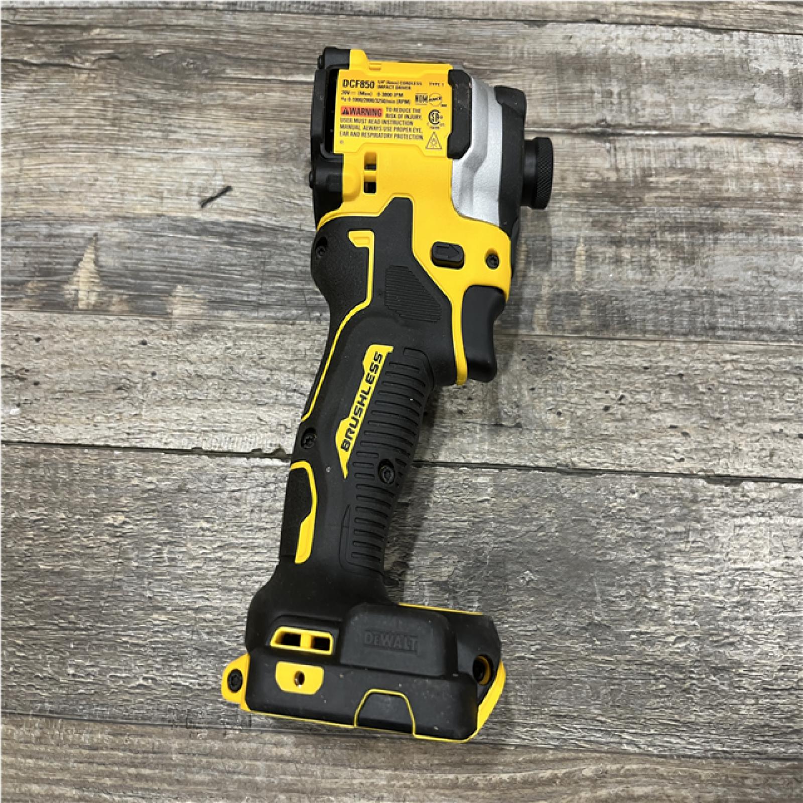 AS-IS DEWALT ATOMIC 20V MAX Lithium-Ion Cordless 1/4 in. Brushless Impact Driver Kit