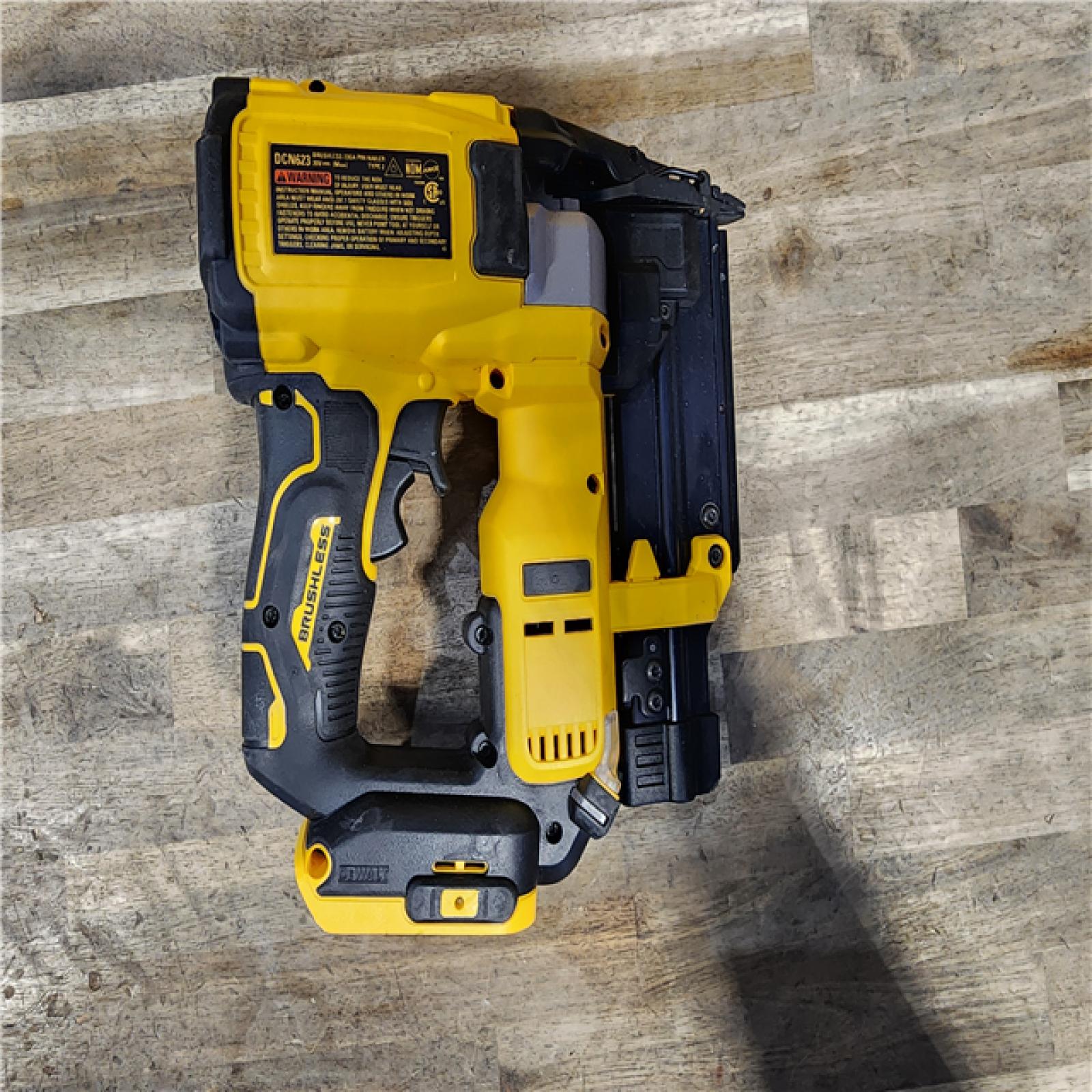 HOUSTON LOCATION - AS-IS DEWALT ATOMIC 20V MAX Lithium Ion Cordless 23 Gauge Pin Nailer Kit with 2.0Ah Battery and Charger