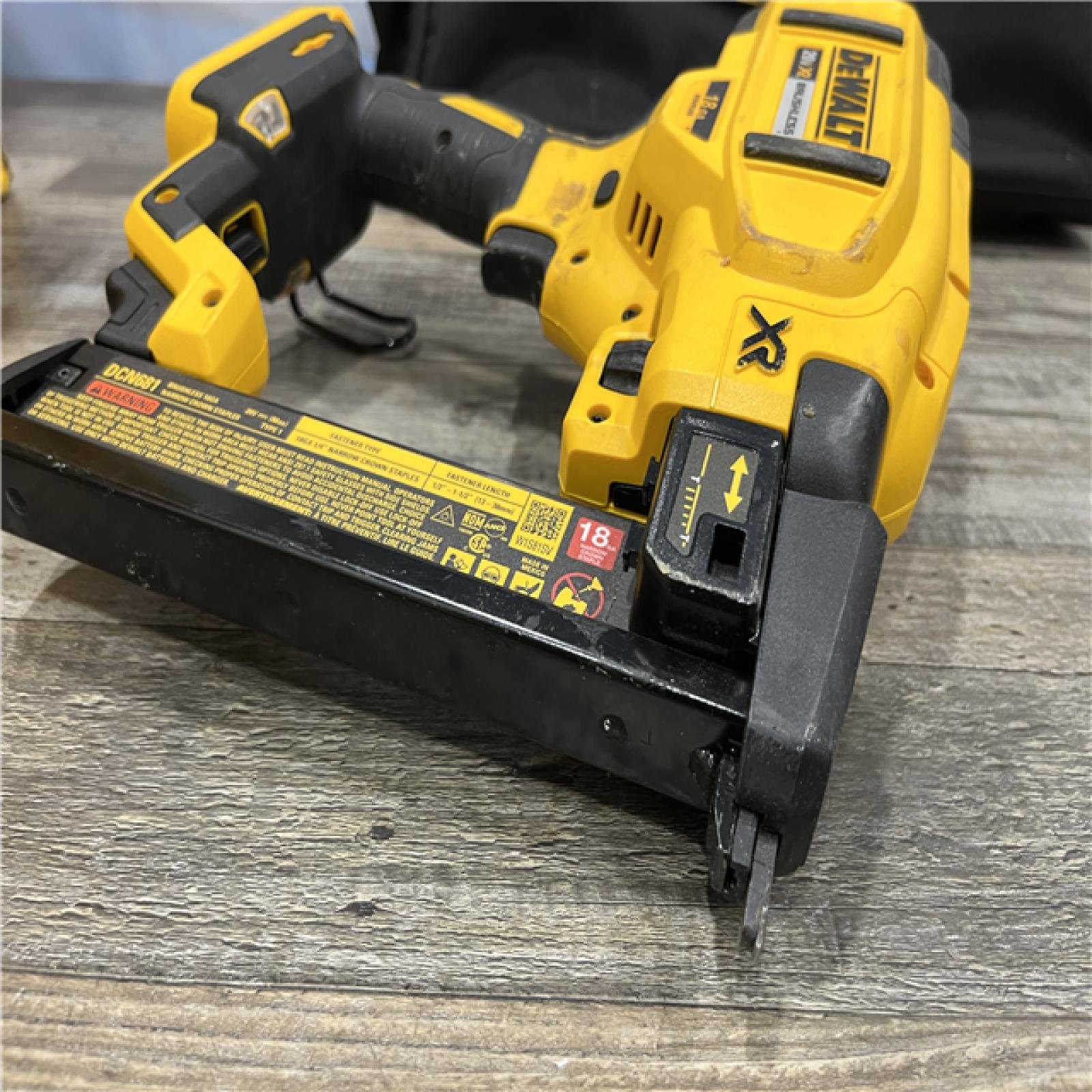 AS-IS DEWALT 20V MAX XR Lithium-Ion Cordless 18-Gauge Narrow Crown Stapler Kit