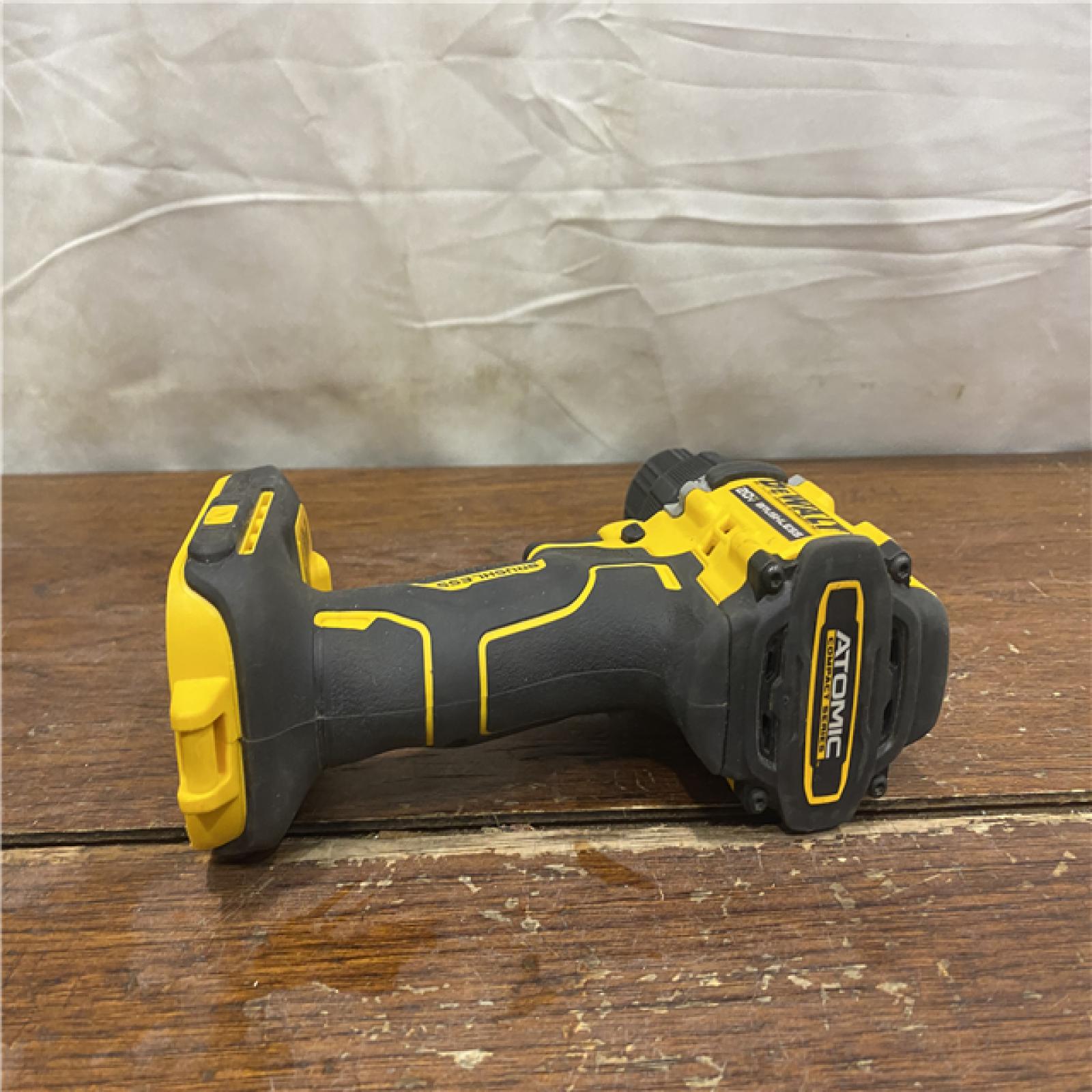 AS-IS DEWALT ATOMIC COMPACT SERIES 20V MAX* Brushless Cordless 1/2 Drill/Driver Kit