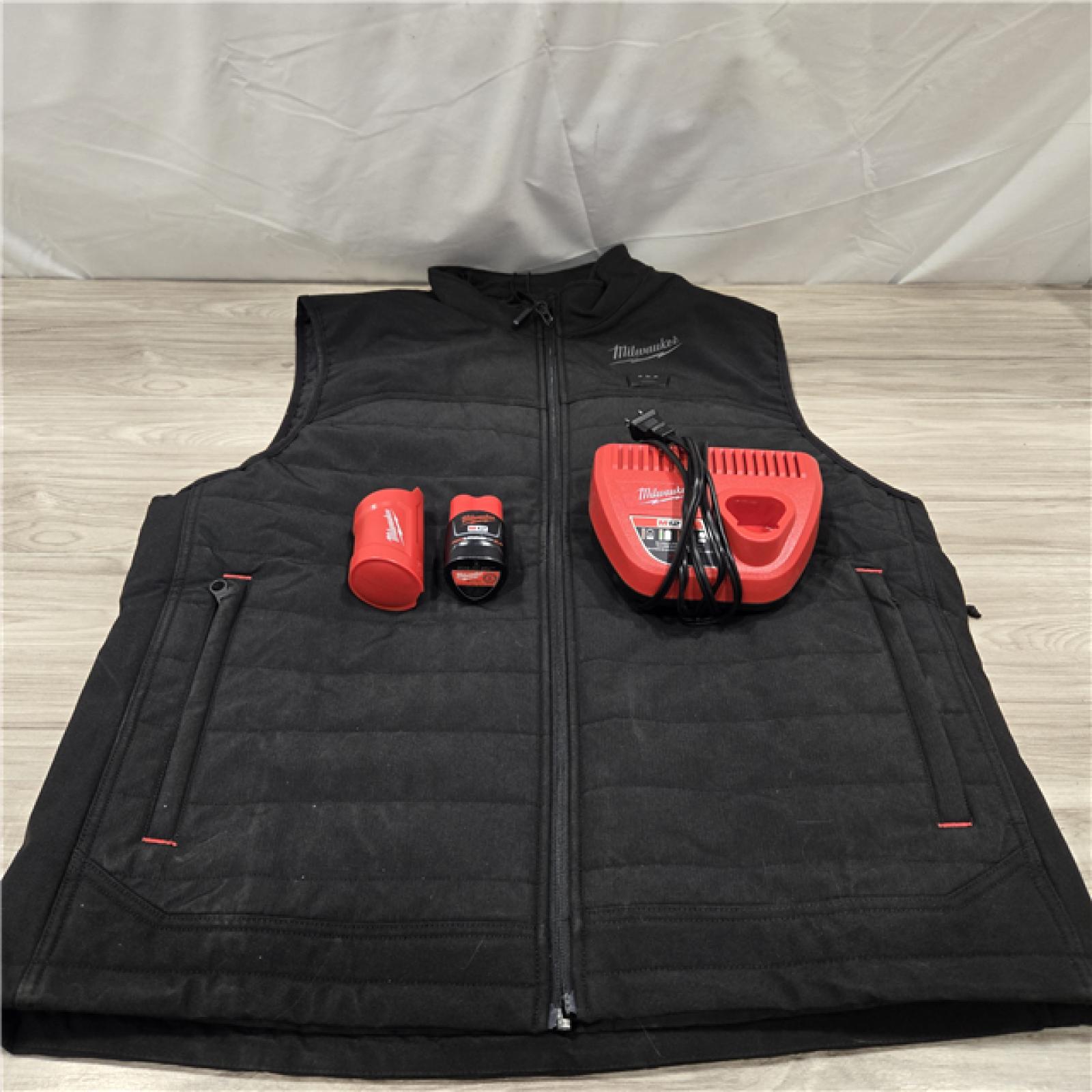 AS-IS Milwaukee Large Black M12 Heated Axis Vest Kit