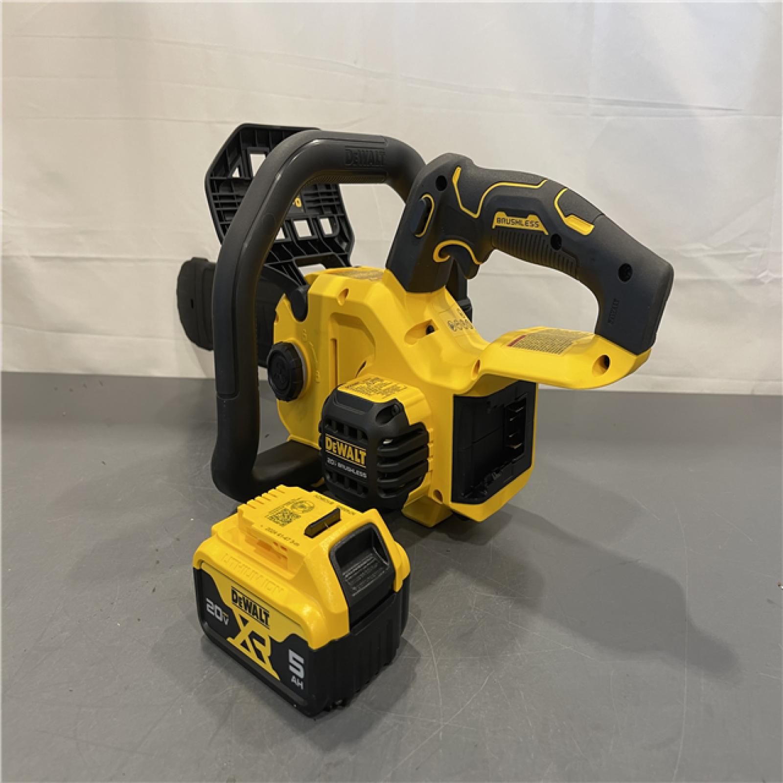 AS-IS - DEWALT 20V MAX Compact 12 Brushless Cordless Chainsaw Kit