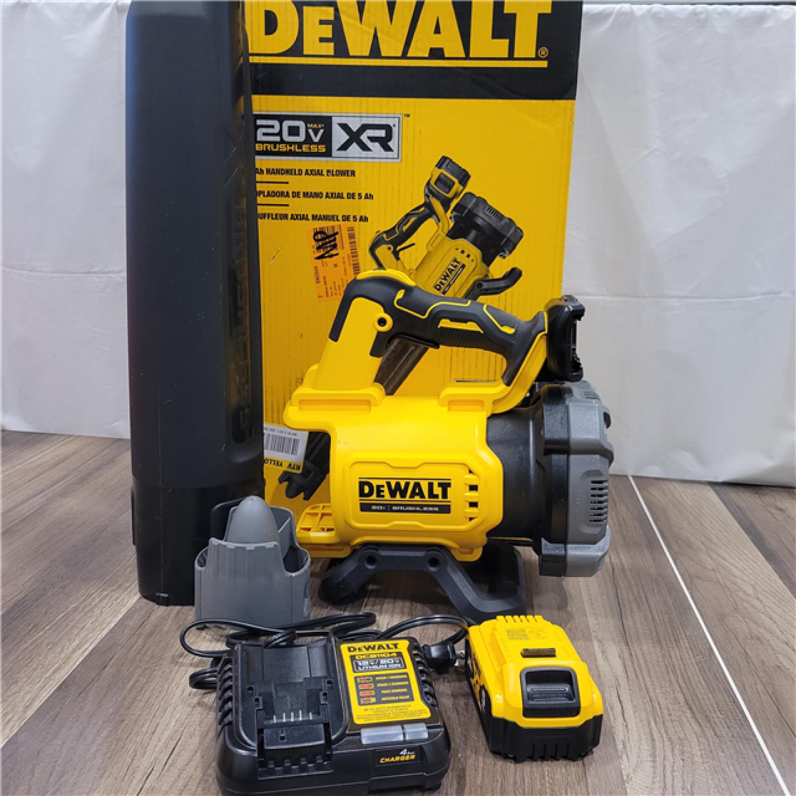 AS-IS   DeWalt Brushless Cordless Battery Powered Handheld Leaf Blower KIT