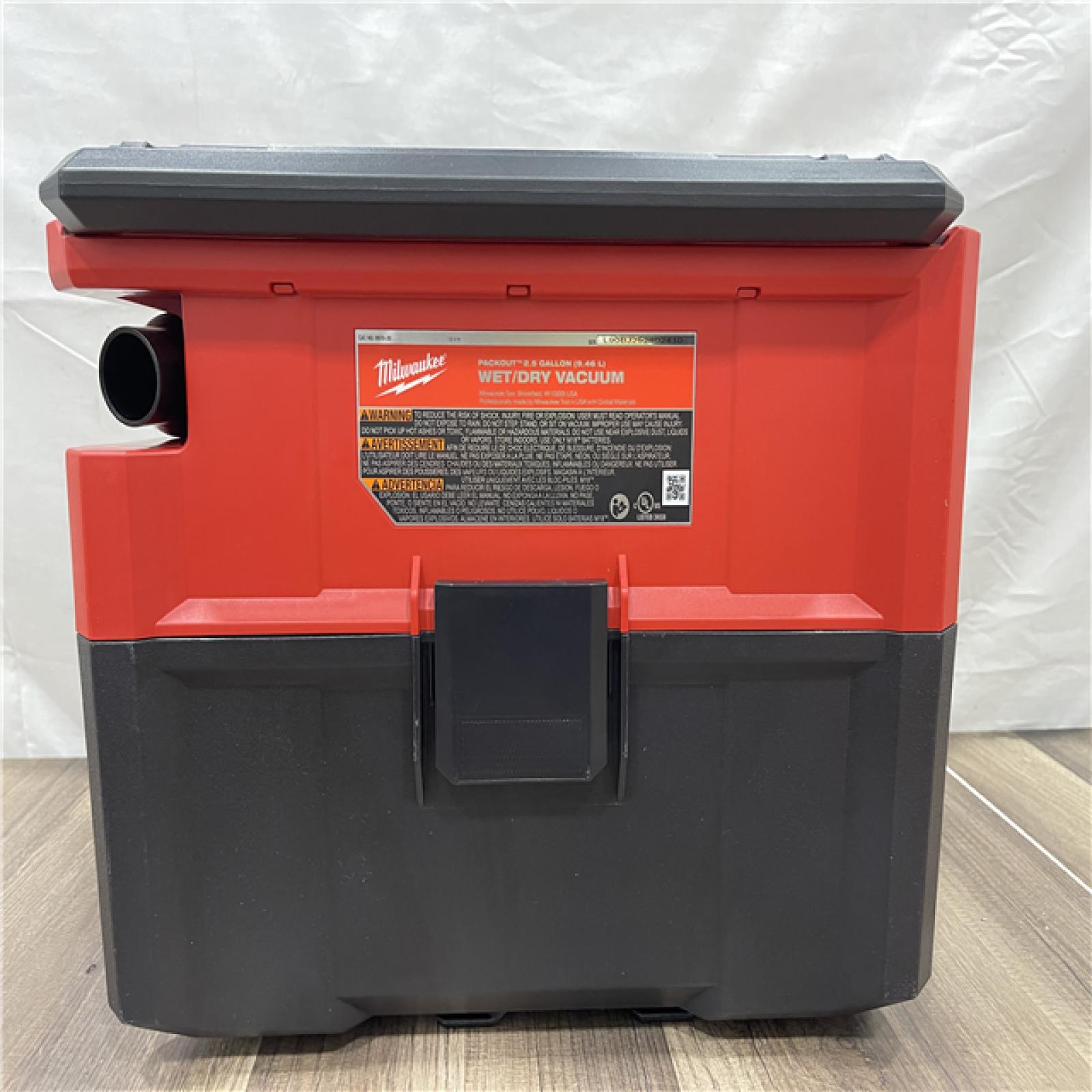 AS-IS Milwaukee M18 FUEL PACKOUT 18-Volt Lithium-Ion Cordless 2.5 Gal. Wet/Dry Vacuum (Vacuum-Only)