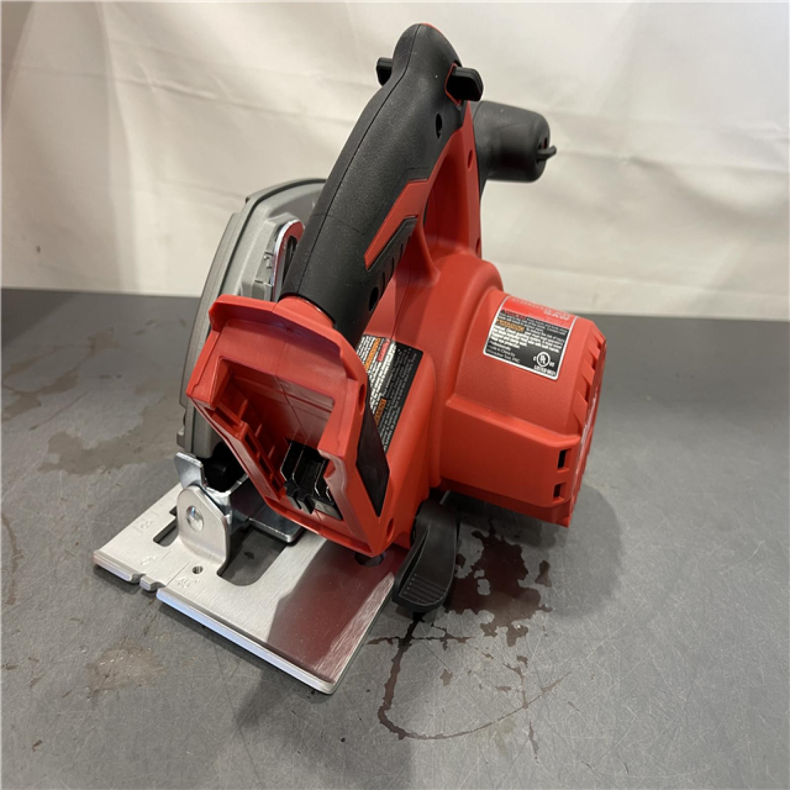 AS-IS - Milwaukee M18 18V Lithium-Ion Cordless 6-1/2 in. Circular Saw