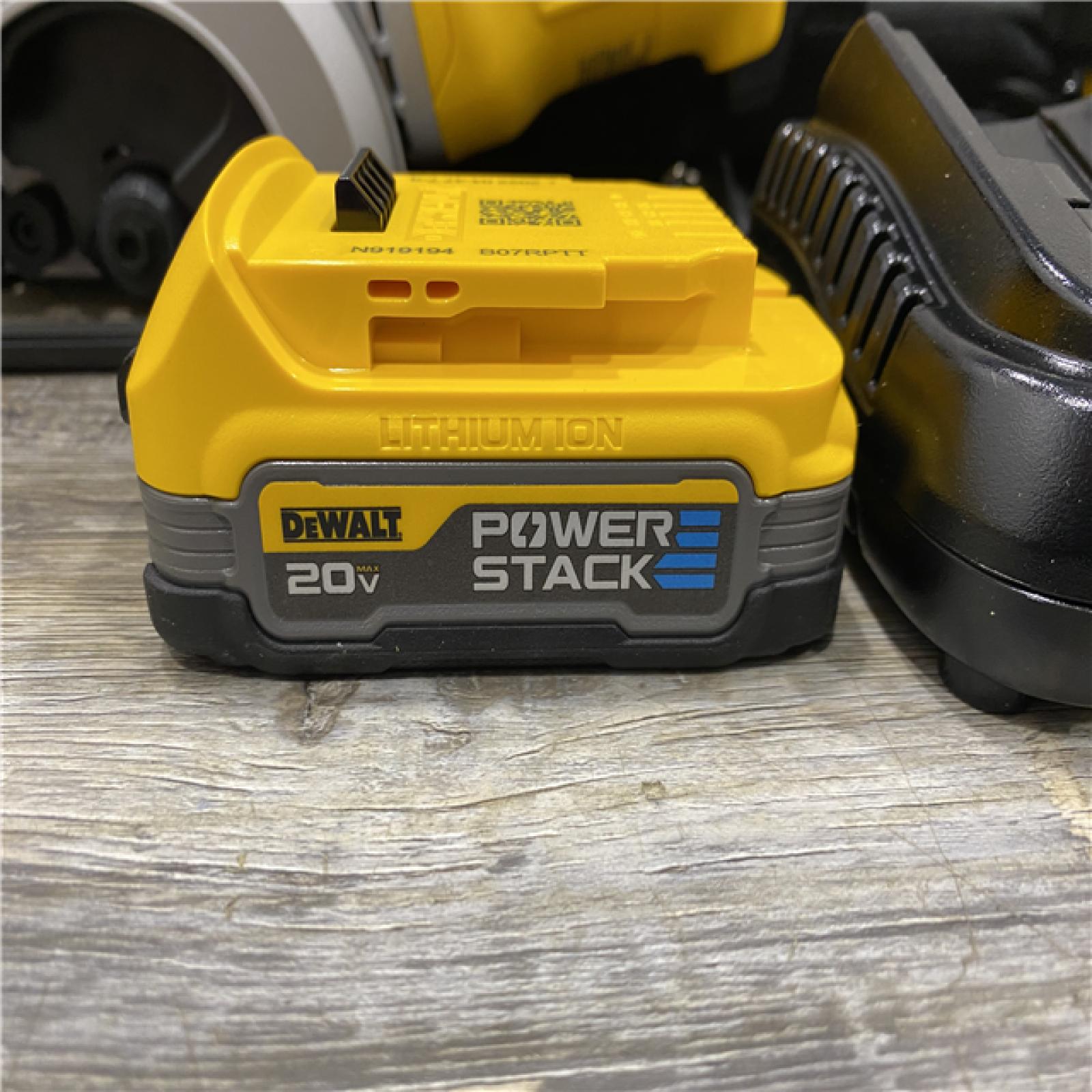 AS-IS DEWALT Atomic 20-Volt Maximum Lithium-Ion Cordless Brushless 4-1/2 in. Circular Saw Kit