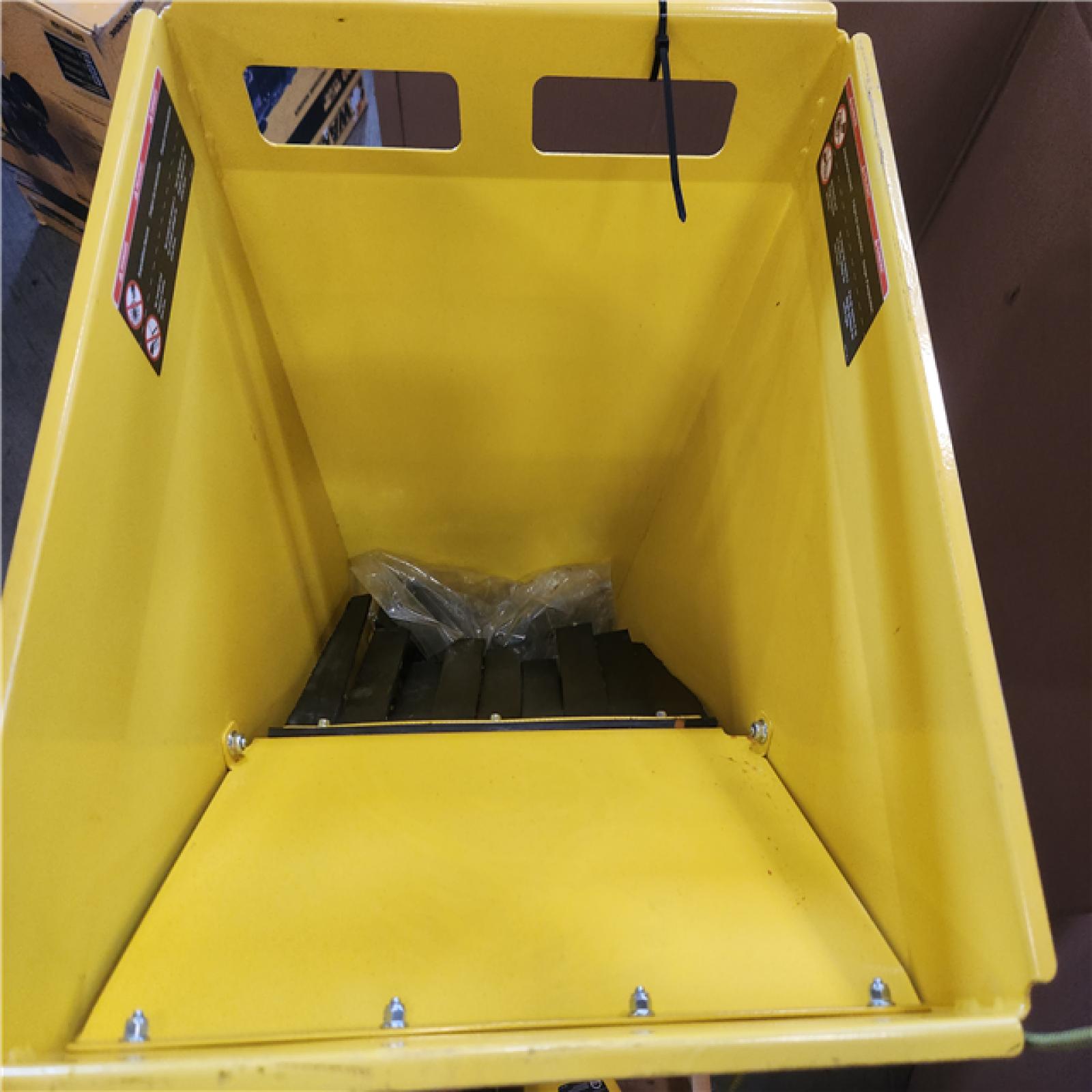 Phoenix LIKE NEW Champion Power Equipment 3 in. Dia 224 cc 2-in-1 Upright Gas Powered Wood Chipper Shredder