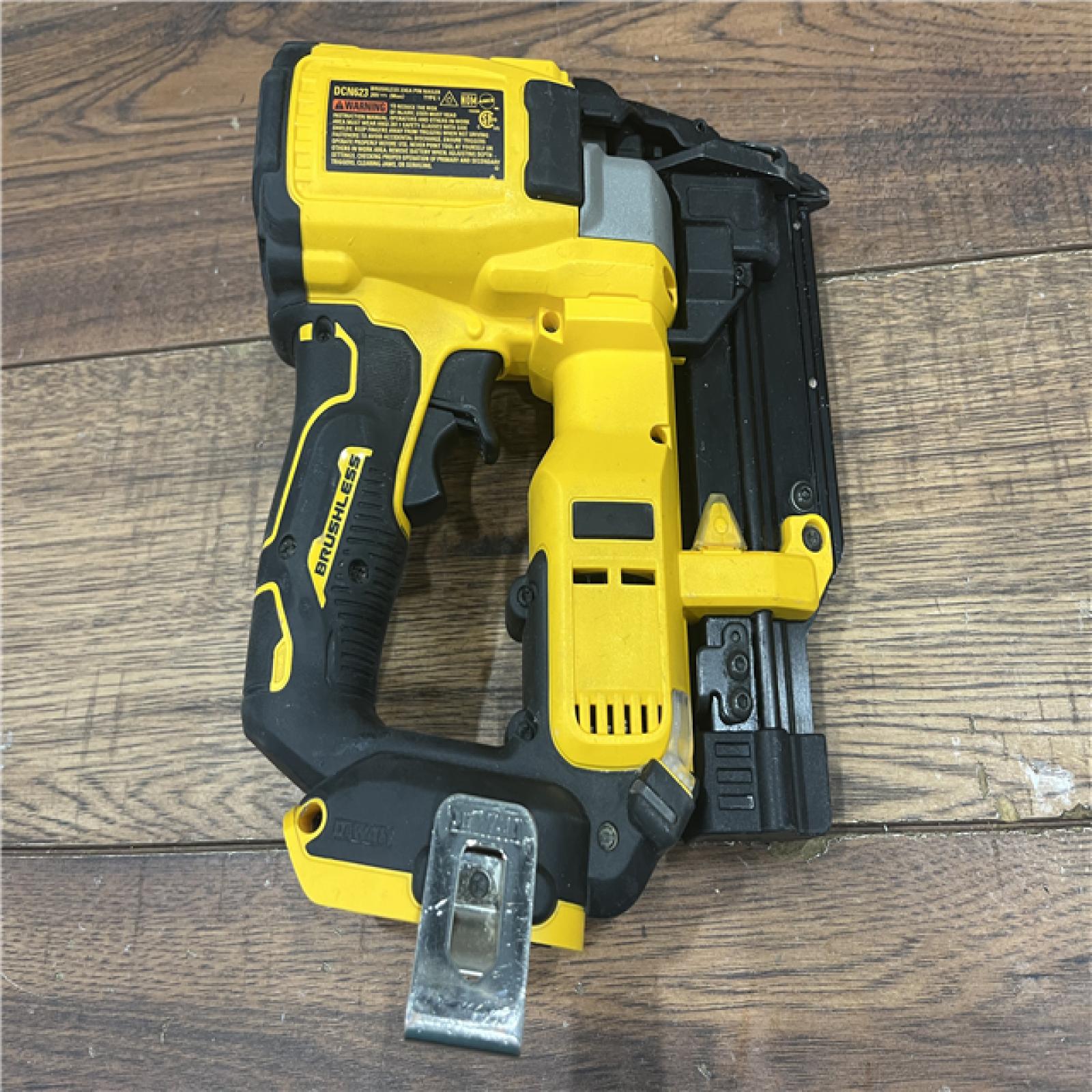 AS-IS DEWALT ATOMIC 20V MAX Lithium Ion Cordless 23 Gauge Pin Nailer Kit with 3.0Ah Battery and Charger