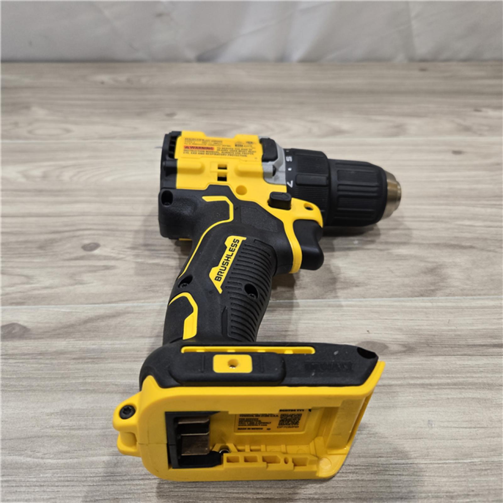 AS-IS DEWALT ATOMIC COMPACT SERIES 20V MAX* Cordless 1/2 Drill/Driver Kit