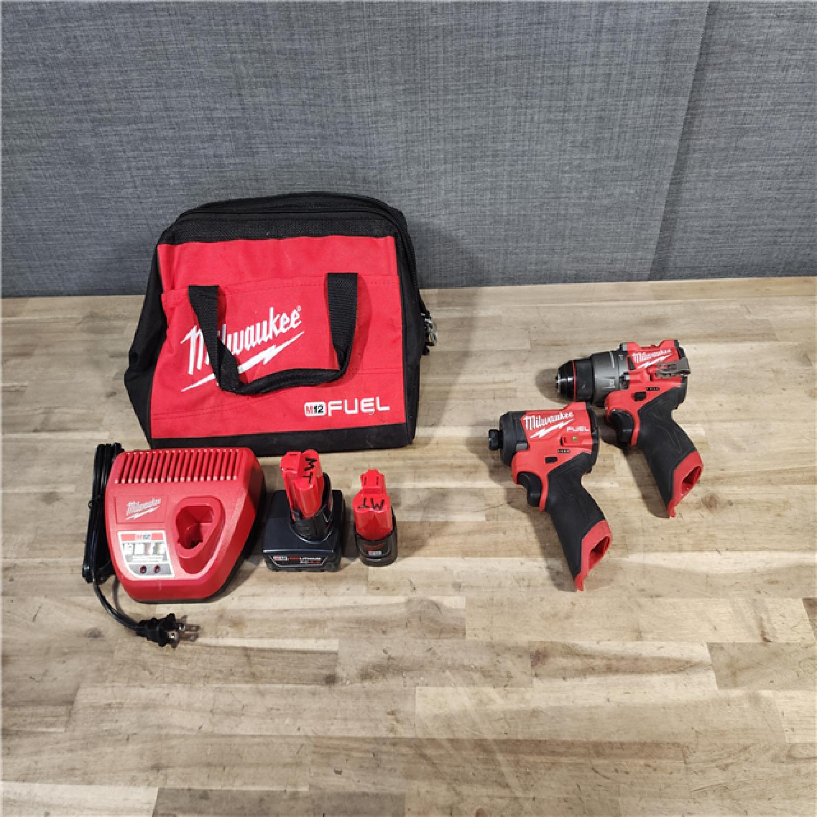 HOUSTON LOCATION - AS-IS Milwaukee 2 Tool Combo Kit W/ (2) Battery & Charger