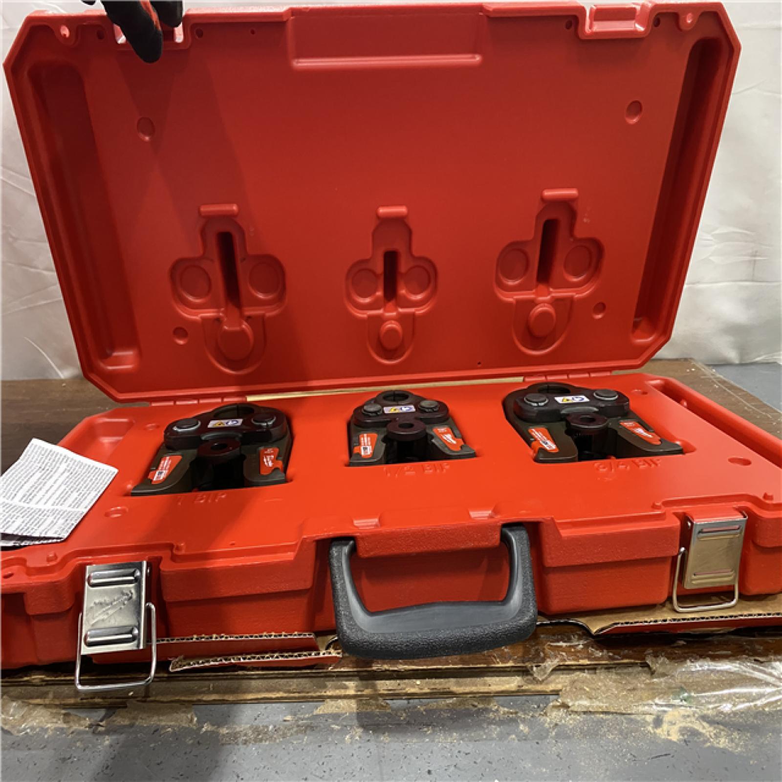 AS-IS Milwaukee M18 1/2in. -1 in. Black Iron Press Tool Jaw Kit