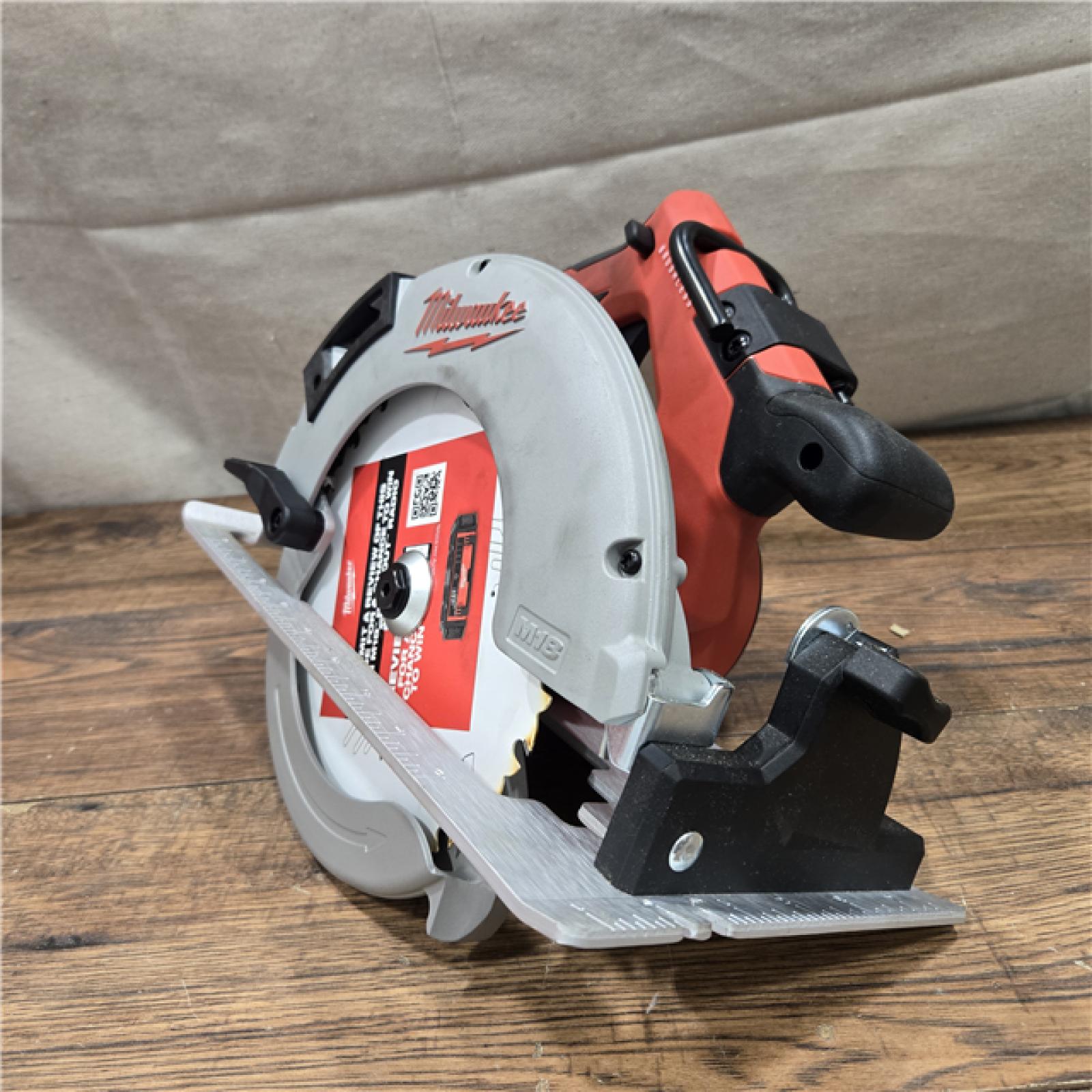 AS-IS Milwaukee M18 7-1/4  18V Brushless Circular Saw 2631-20 (Bare Tool)