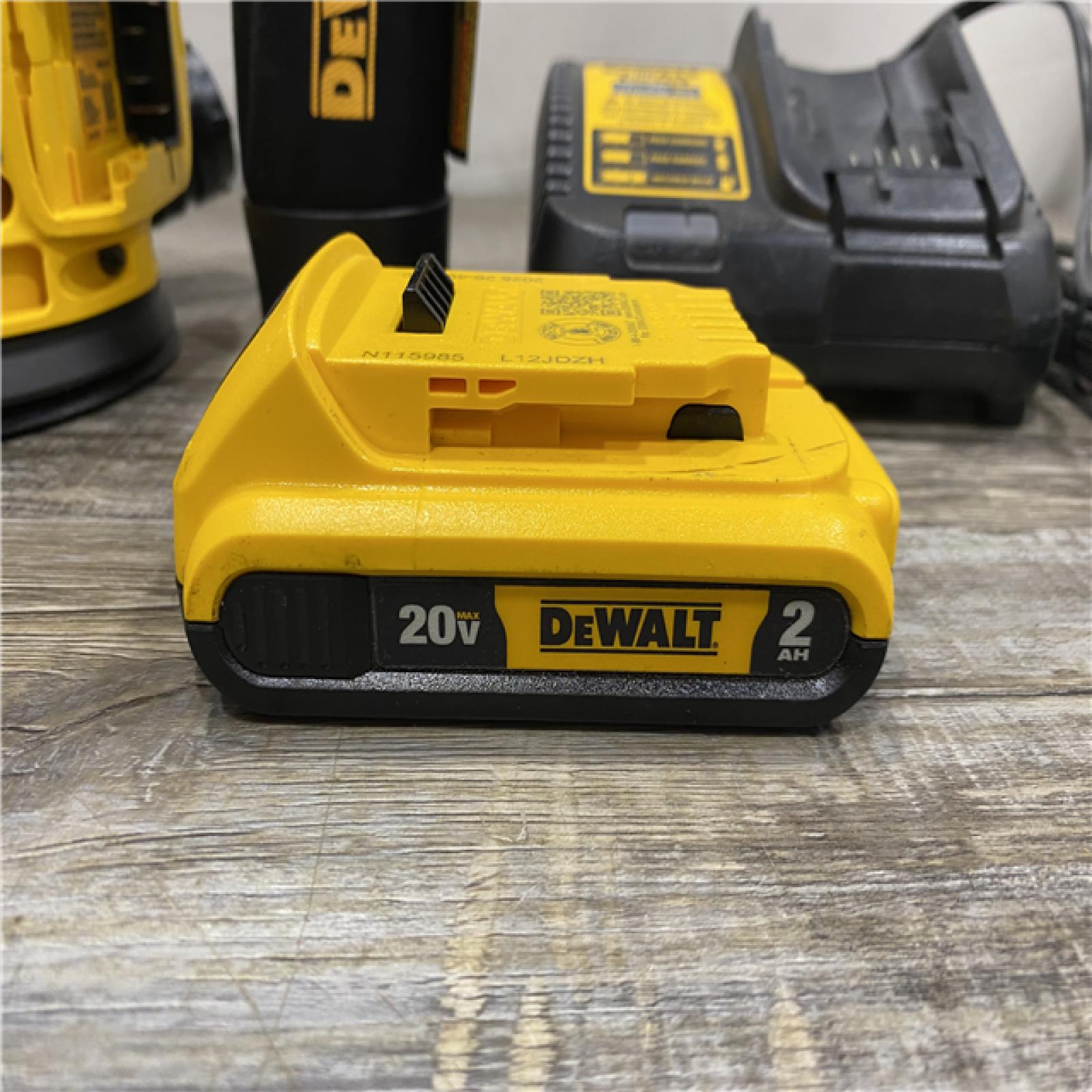 AS-IS DEWALT 20V MAX XR Cordless Brushless 5 in. Random Orbital Sander Kit