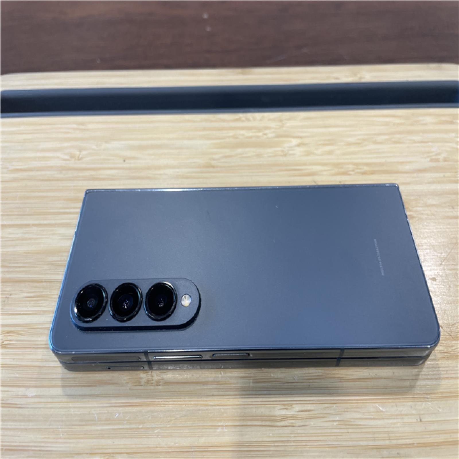 AS-IS Samsung Galaxy Z Fold4 512GB in Greygreen