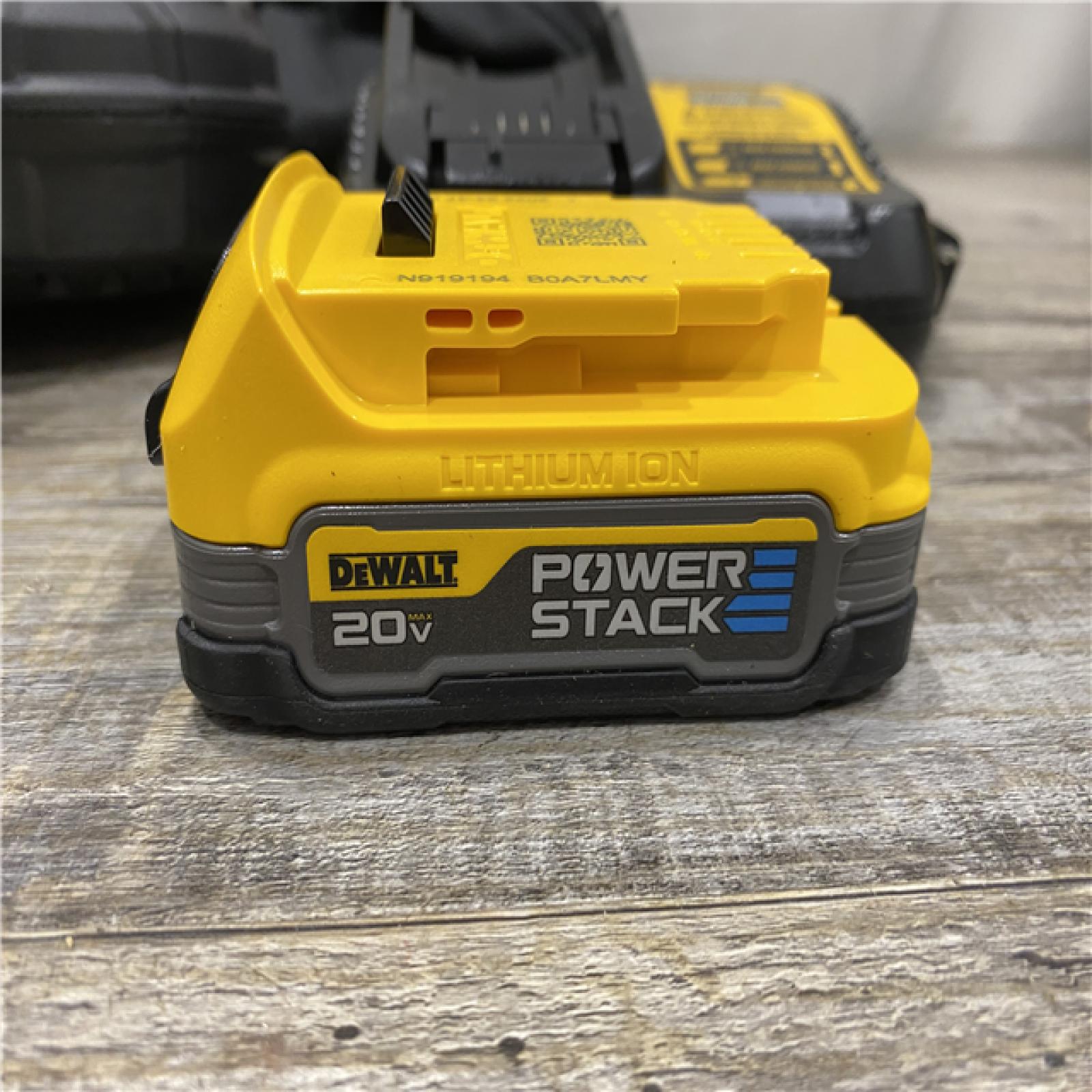 AS-IS DEWALT ATOMIC 20V MAX Lithium-Ion Cordless 1-1/4 in. Bandsaw Kit
