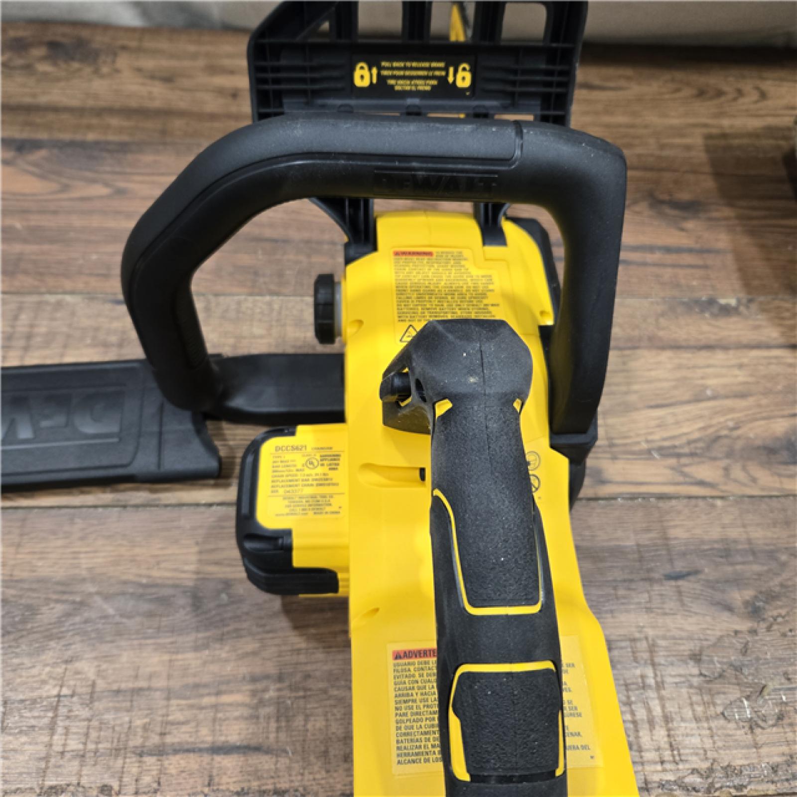 AS-IS DEWALT 20V MAX Compact 12 Brushless Cordless Chainsaw Kit