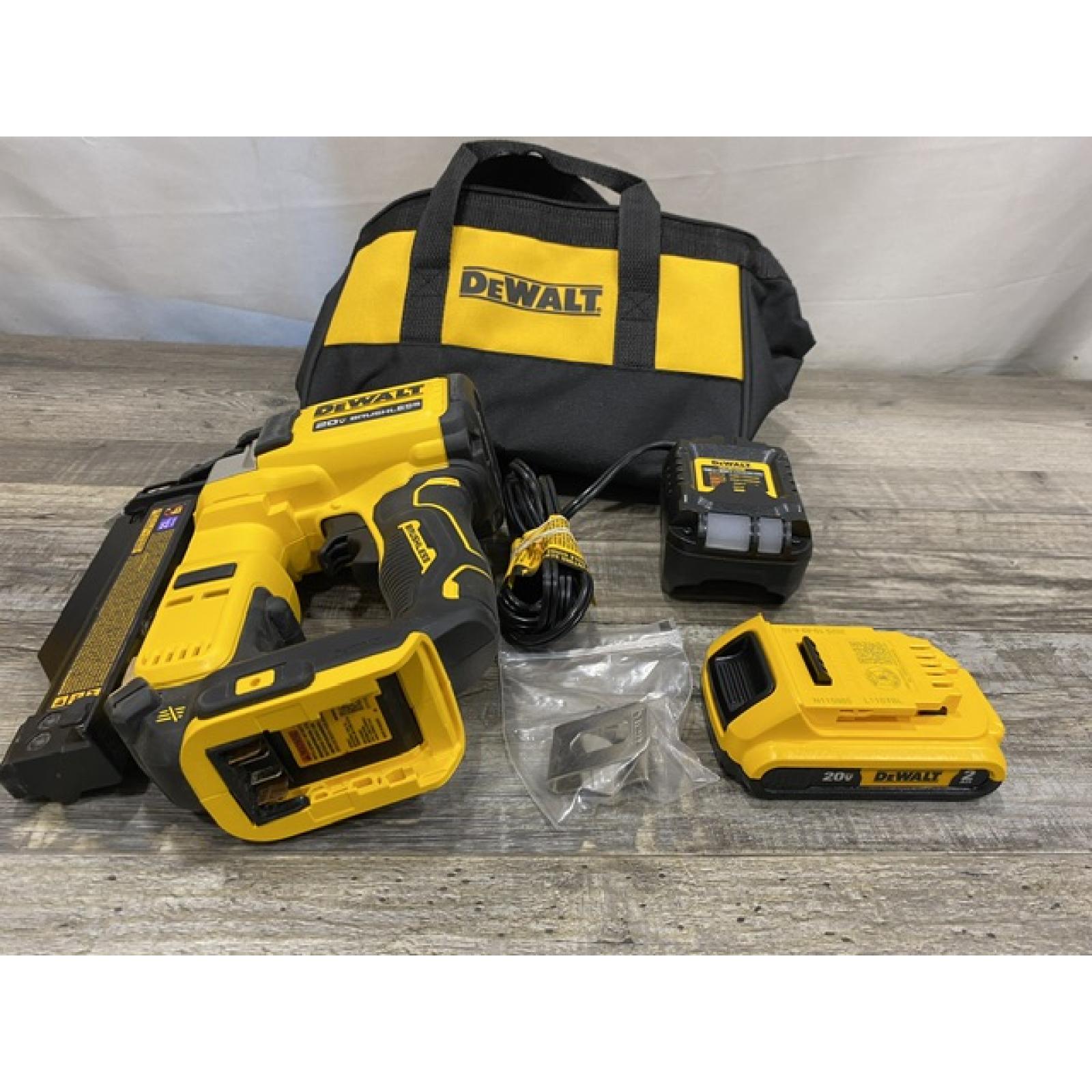 AS-IS DEWALT ATOMIC 20V MAX Lithium Ion Cordless 23 Gauge Pin Nailer Kit
