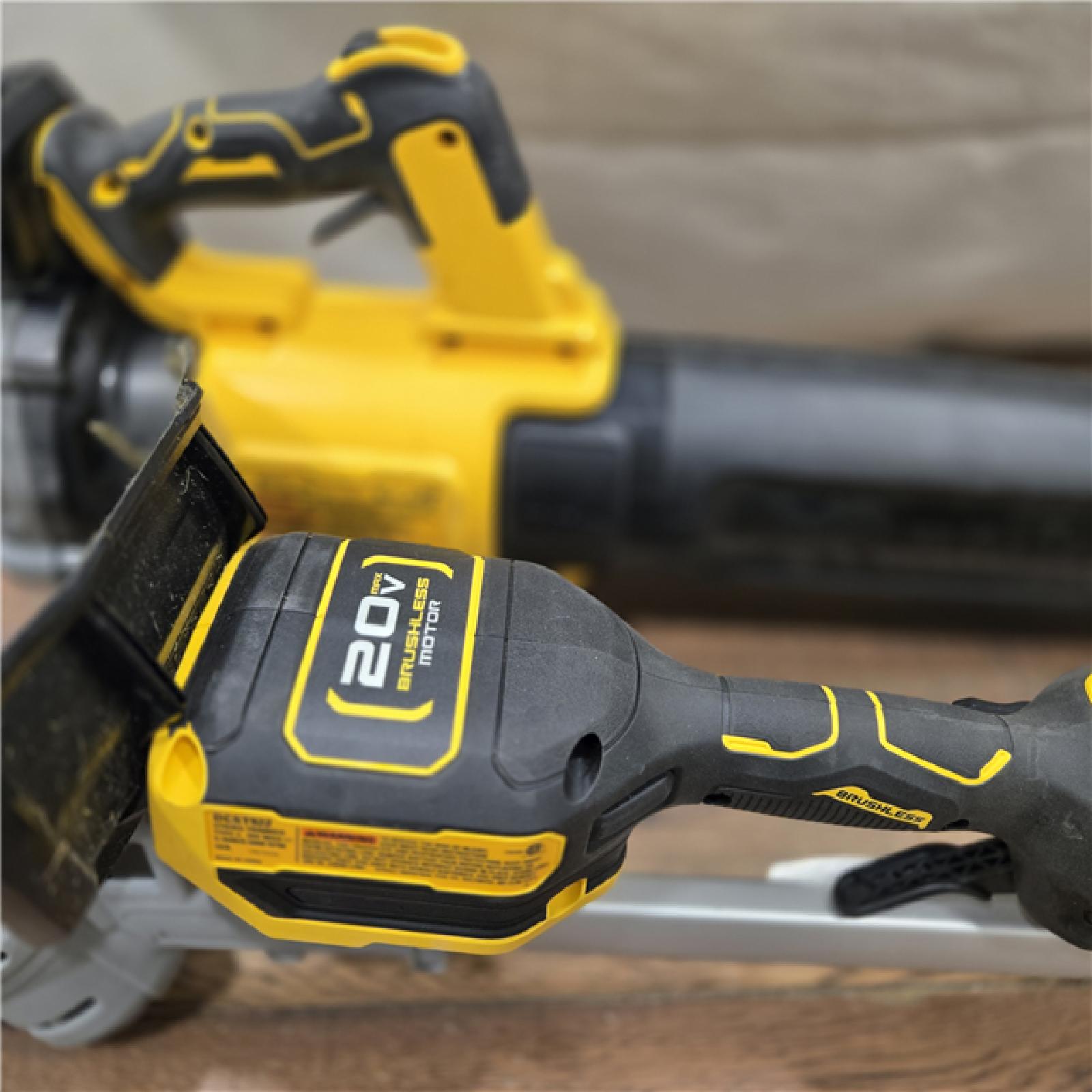 AS-IS DEWALT 20V MAX Cordless Battery Powered String Trimmer & Blower Combo Kit with (1) 4 Ah Battery & Charger