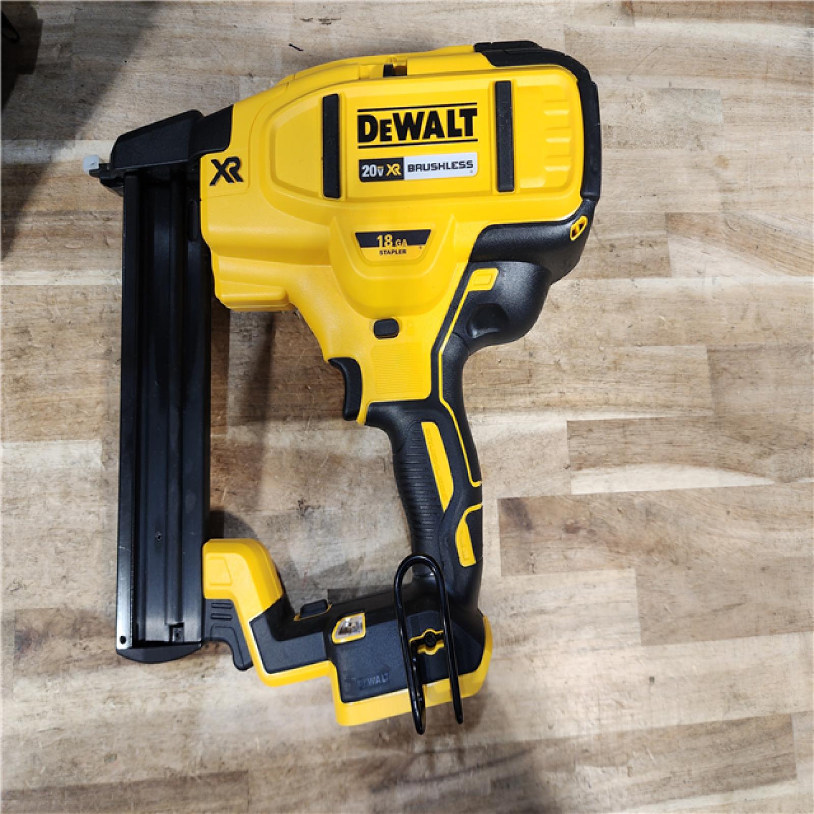 HOUSTON LOCATION - AS-IS DEWALT 20V MAX XR Lithium-Ion Cordless 18-Gauge Narrow Crown Stapler Kit