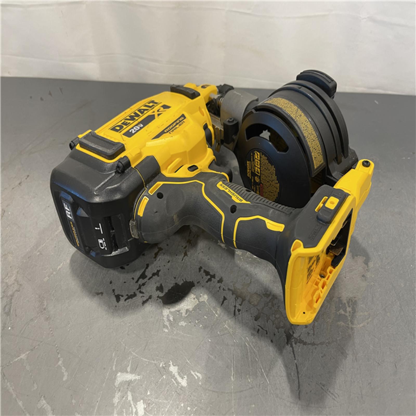 AS-IS - DeWalt 20V MAX Lithium-Ion 15-Degree Cordless Roofing Nailer Kit