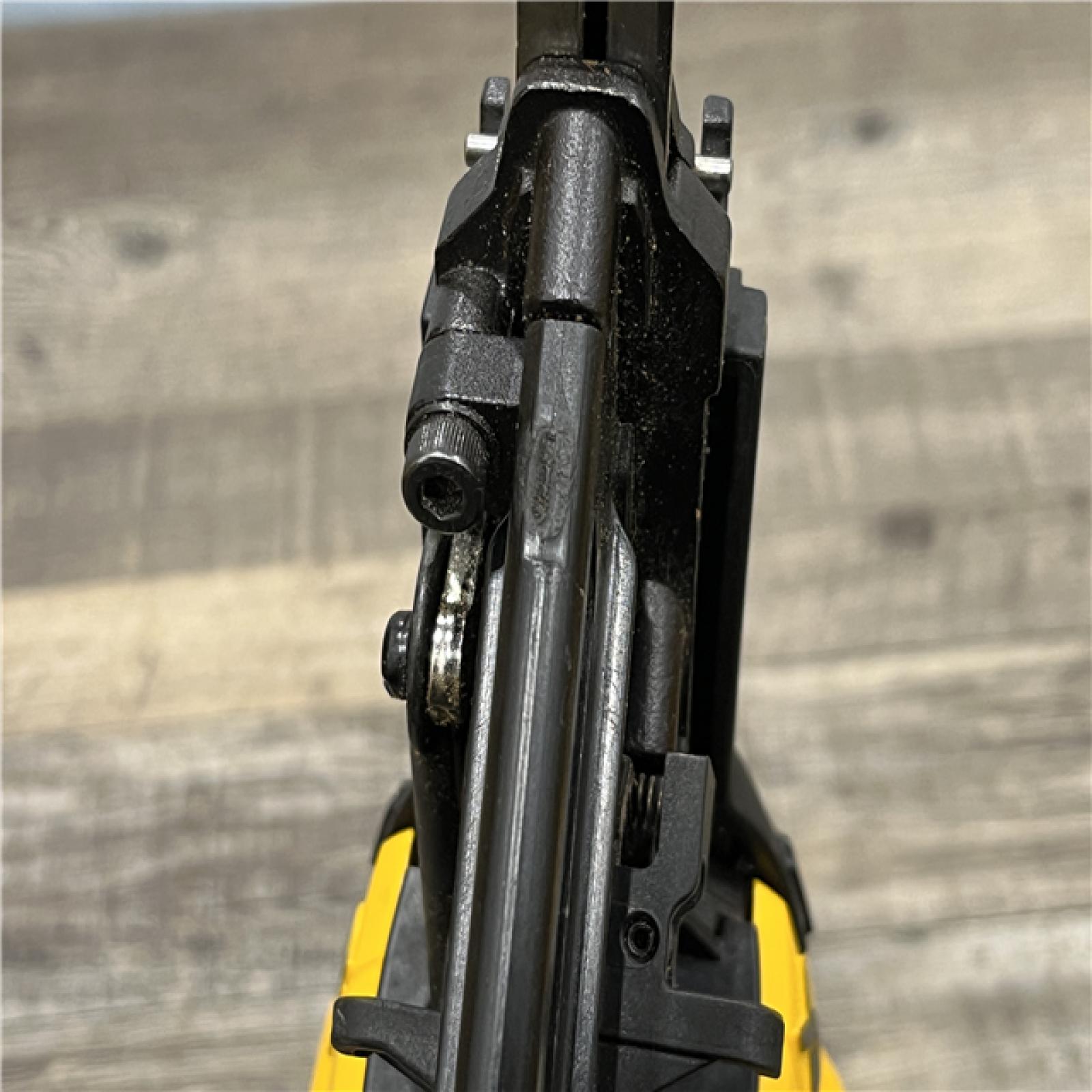 AS-IS DEWALT 20V MAX XR Lithium-Ion Cordless 2-1/2 in. 15-Gauge Finish Nailer Kit