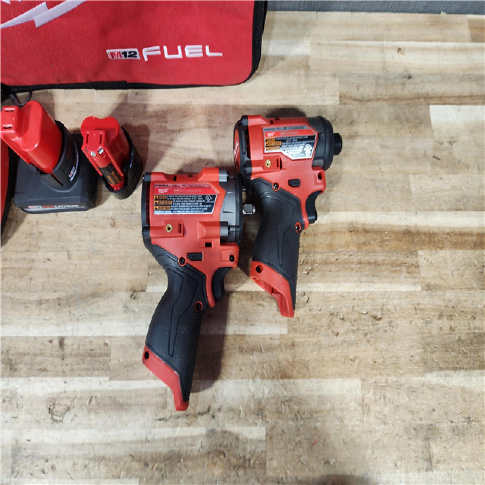 HOUSTON LOCATION - AS - IS Milwaukee 2 Tool Combo Kit W/ (2) Battery & Charger