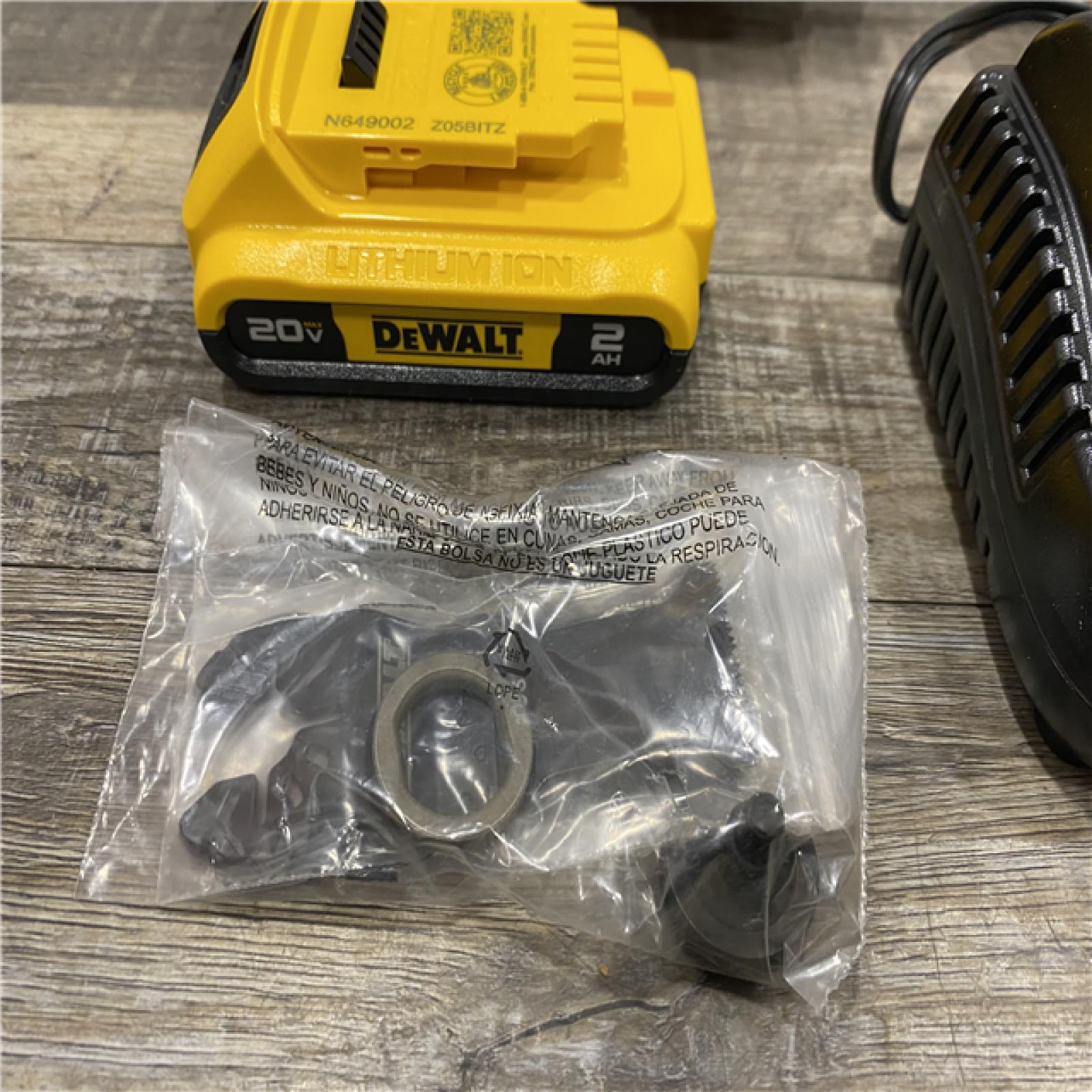 LIKE NEW - DEWALT ATOMIC 20V MAX Cordless Brushless Oscillating Multi Tool Kit