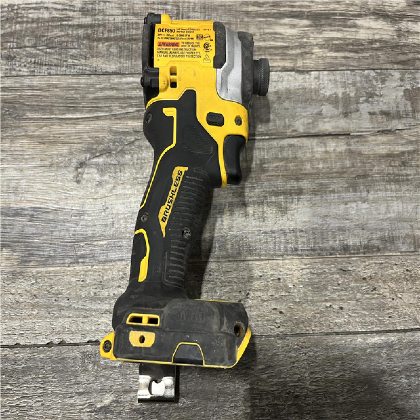 AS-IS DEWALT ATOMIC 20V MAX Lithium-Ion Cordless 1/4 in. Brushless Impact Driver Kit