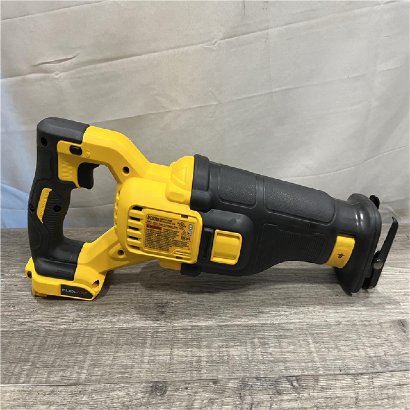 AS-IS DEWALT FLEXVOLT 60-Volt MAX Cordless Brushless Reciprocating Saw Kit