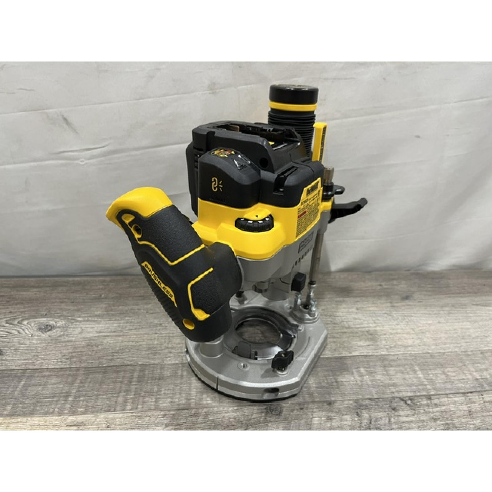 AS-IS DEWALT 20V MAX XR 2-1/4 Peak HP Brushless Cordless Plunge Router (Tool Only)