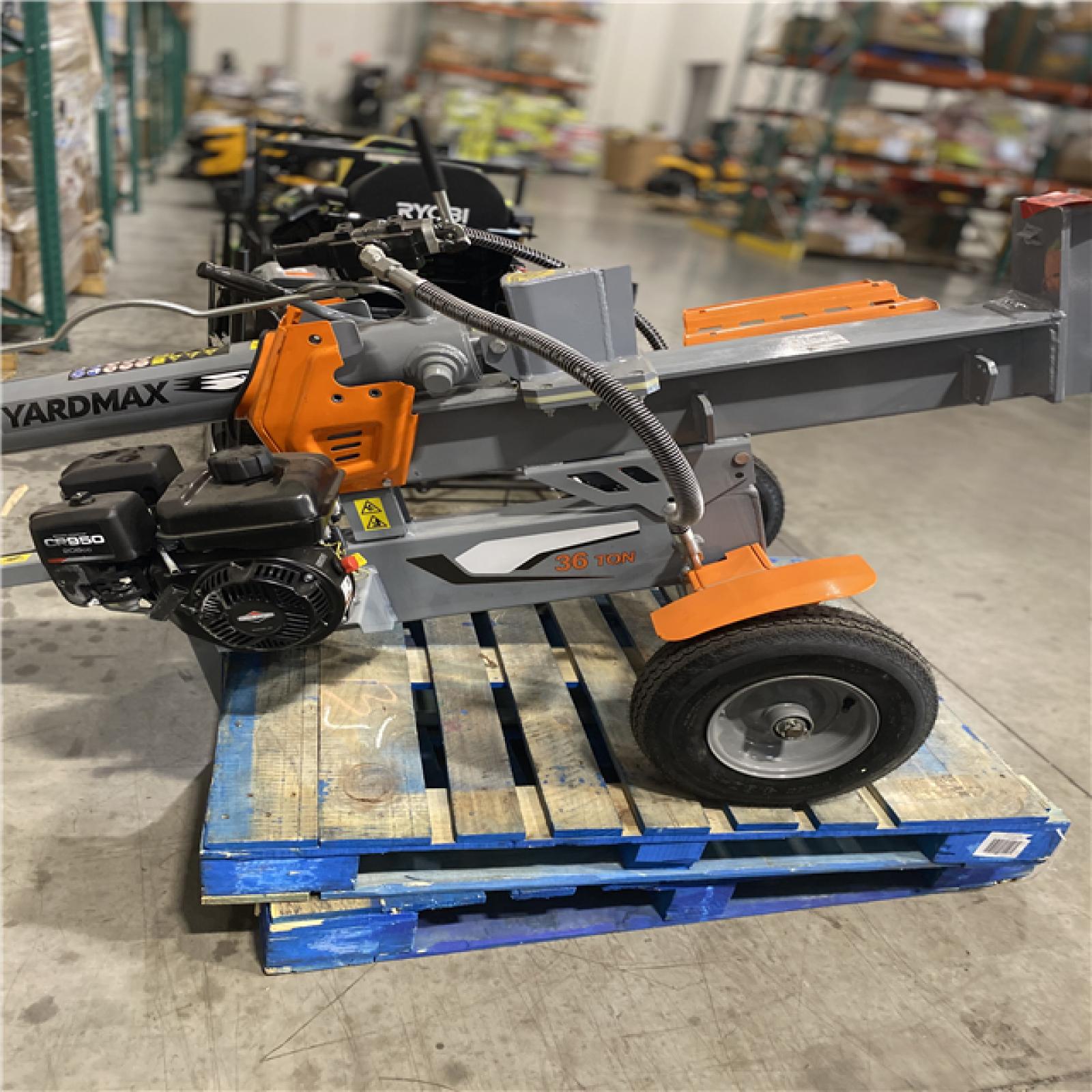 Dallas Location - As-Is Yardmax Gas Log Splitter 36 Ton Briggs & Stratton Engine CR950