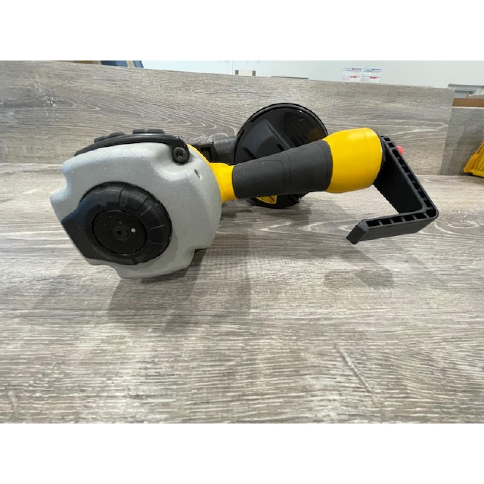AS-IS DEWALT DW66C-1 2-1/2 Inch 15 Degree Coil Siding and Fencing Nailer