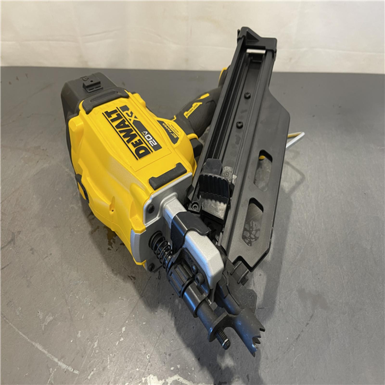 AS-IS - DEWALT 20V 30 Degree Cordless Framing Nailer