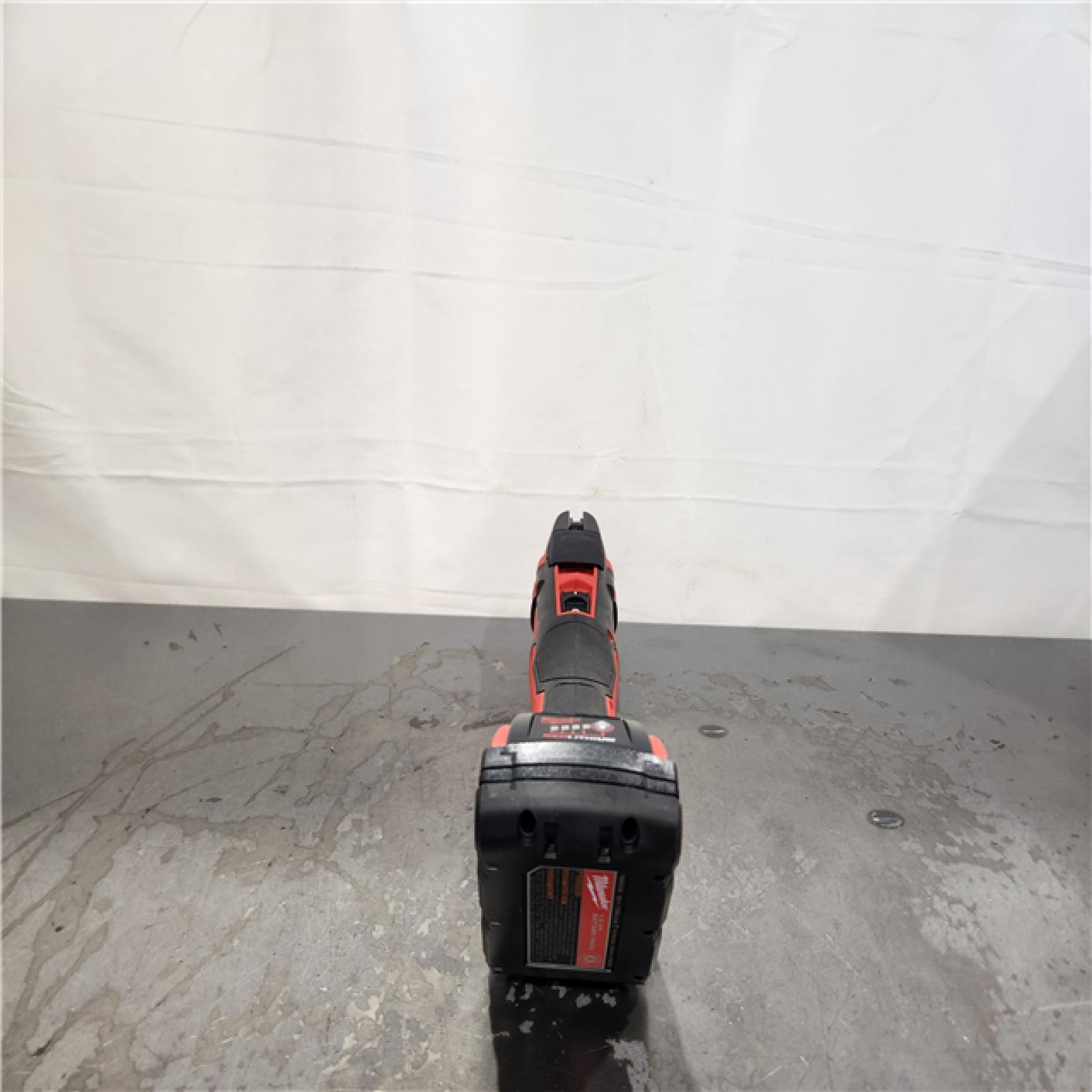 AS-IS- Milwaukee 18V Lithium-Ion Cordless Oscillating Multi-Tool Kit