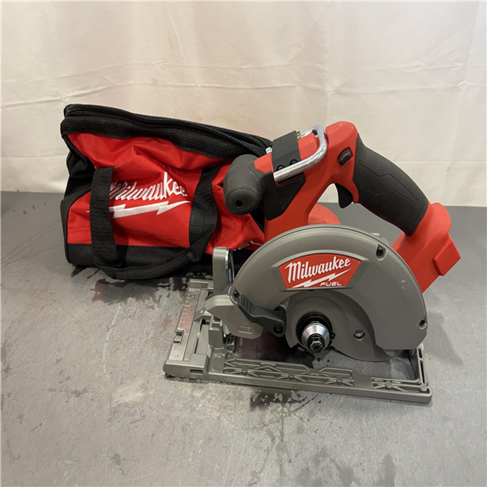 AS-IS - Milwaukee M18 FUEL 18V Lithium-Ion Brushless Cordless 6-1/2 in. Circular Saw