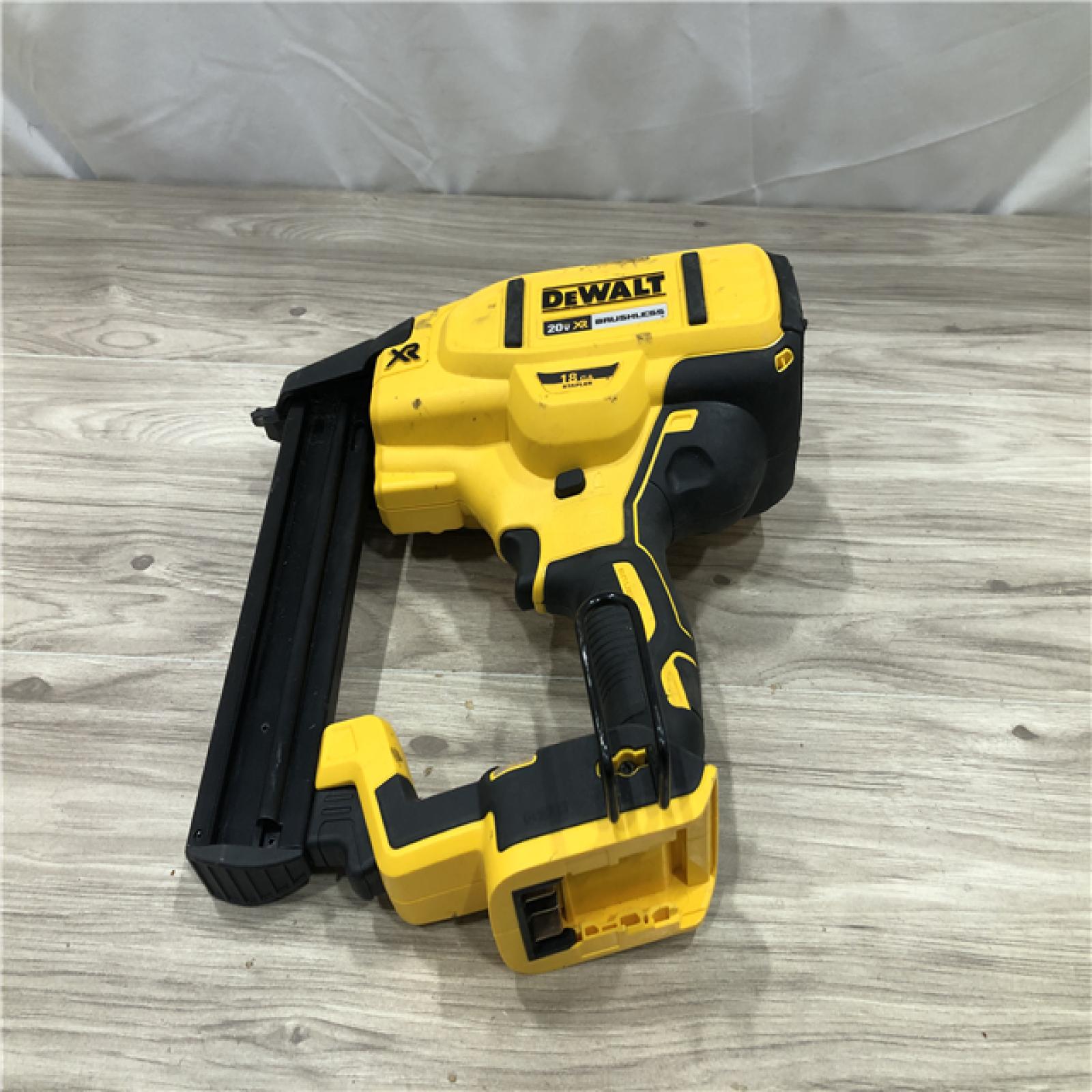 AS-IS DeWALT DCN681D1 20V MAX 18ga Cordless Narrow Crown Stapler Kit