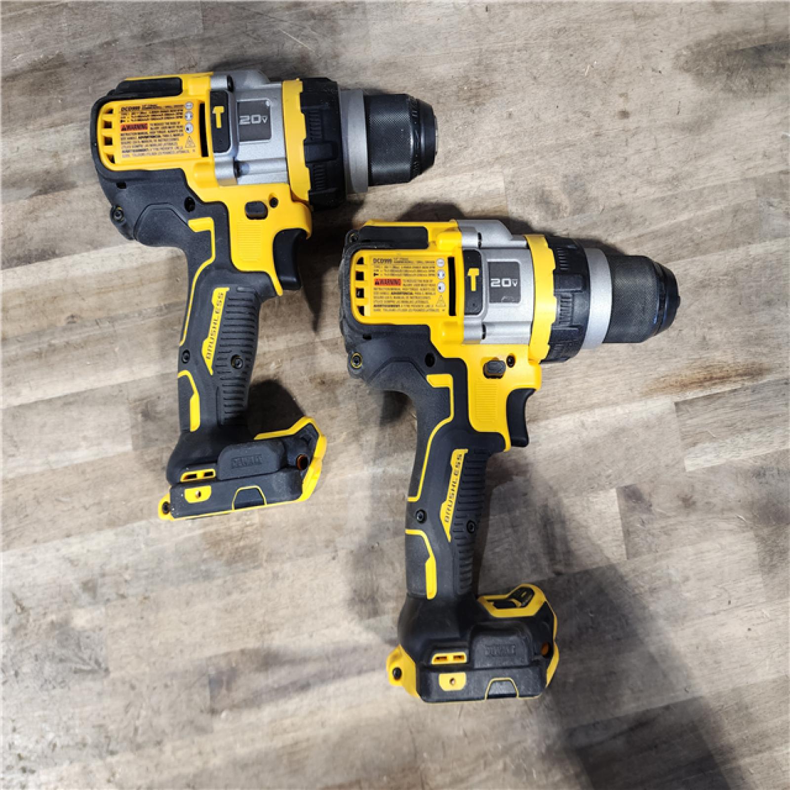 HOUSTON LOCATION - AS-IS DEWALT 2 TOOL COMBO KIT W/ (2) BATTERY & CHARGER