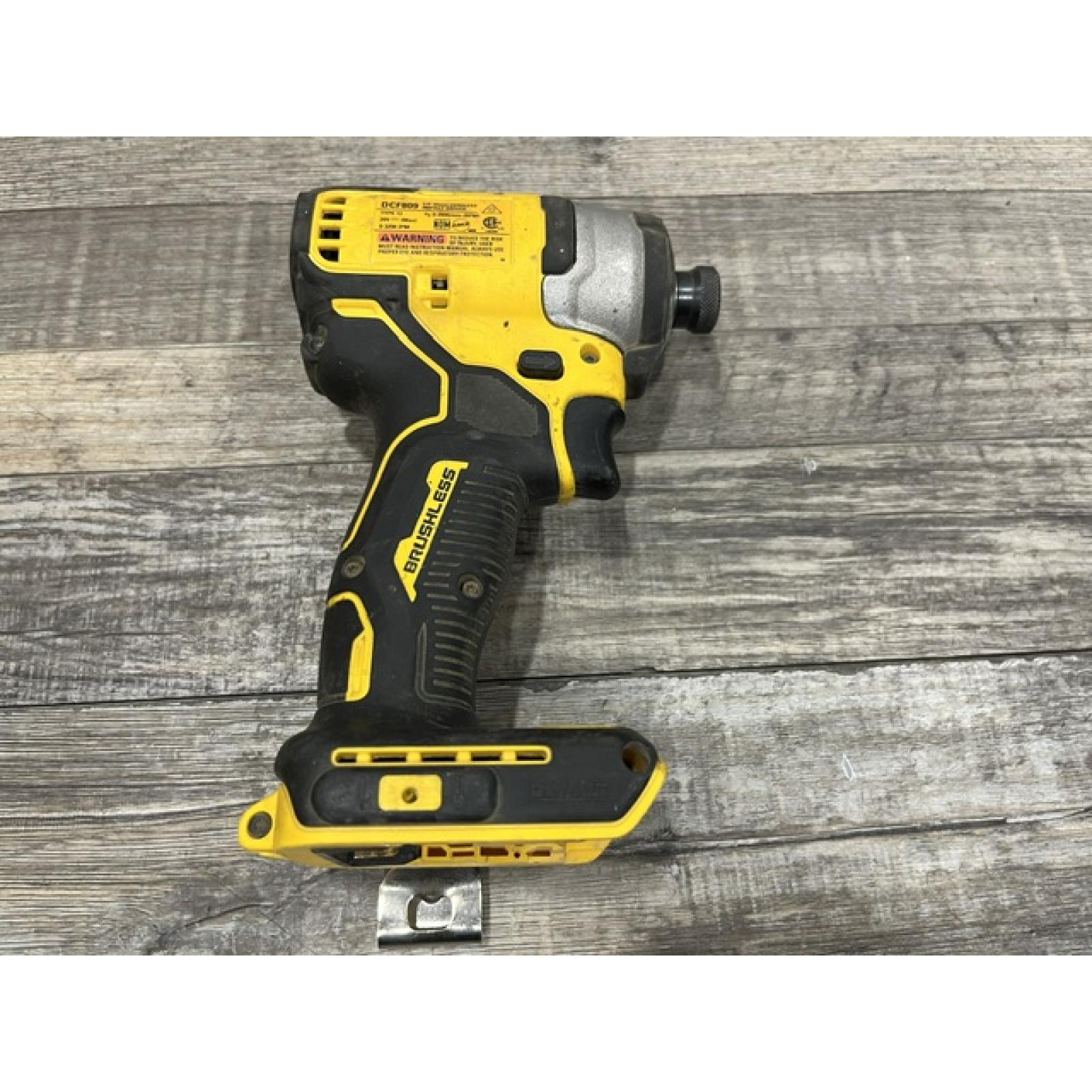 AS-SI DEWALT Atomic 20V Max Lithium-Ion Brushless Cordless Compact 1/4 in. Impact Driver Kit