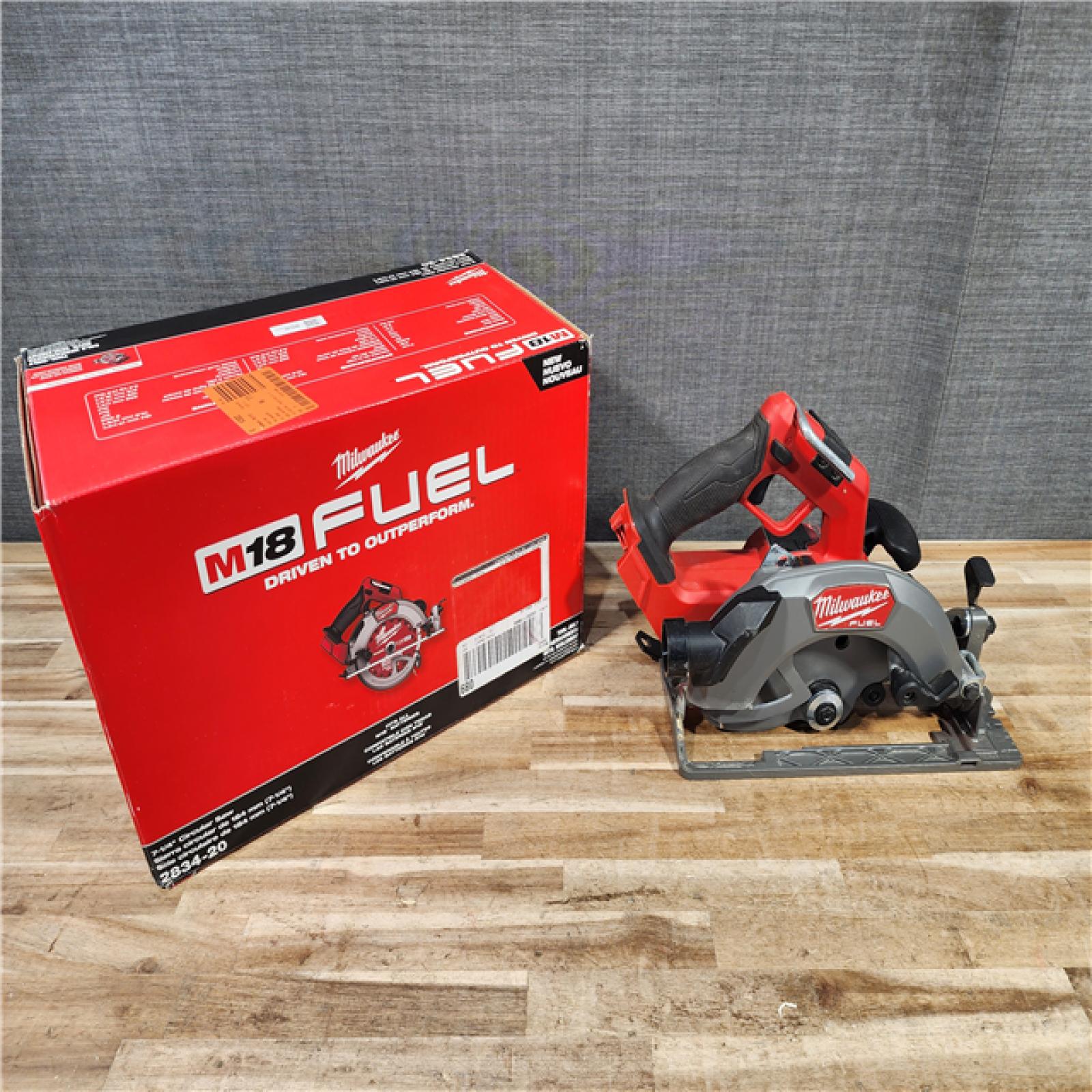HOUSTON LOCATION - AS-IS Milwaukee FUEL 18V Lithium-Ion Brushless Cordless 7-1/4 in. Circular Saw (Tool-Only)