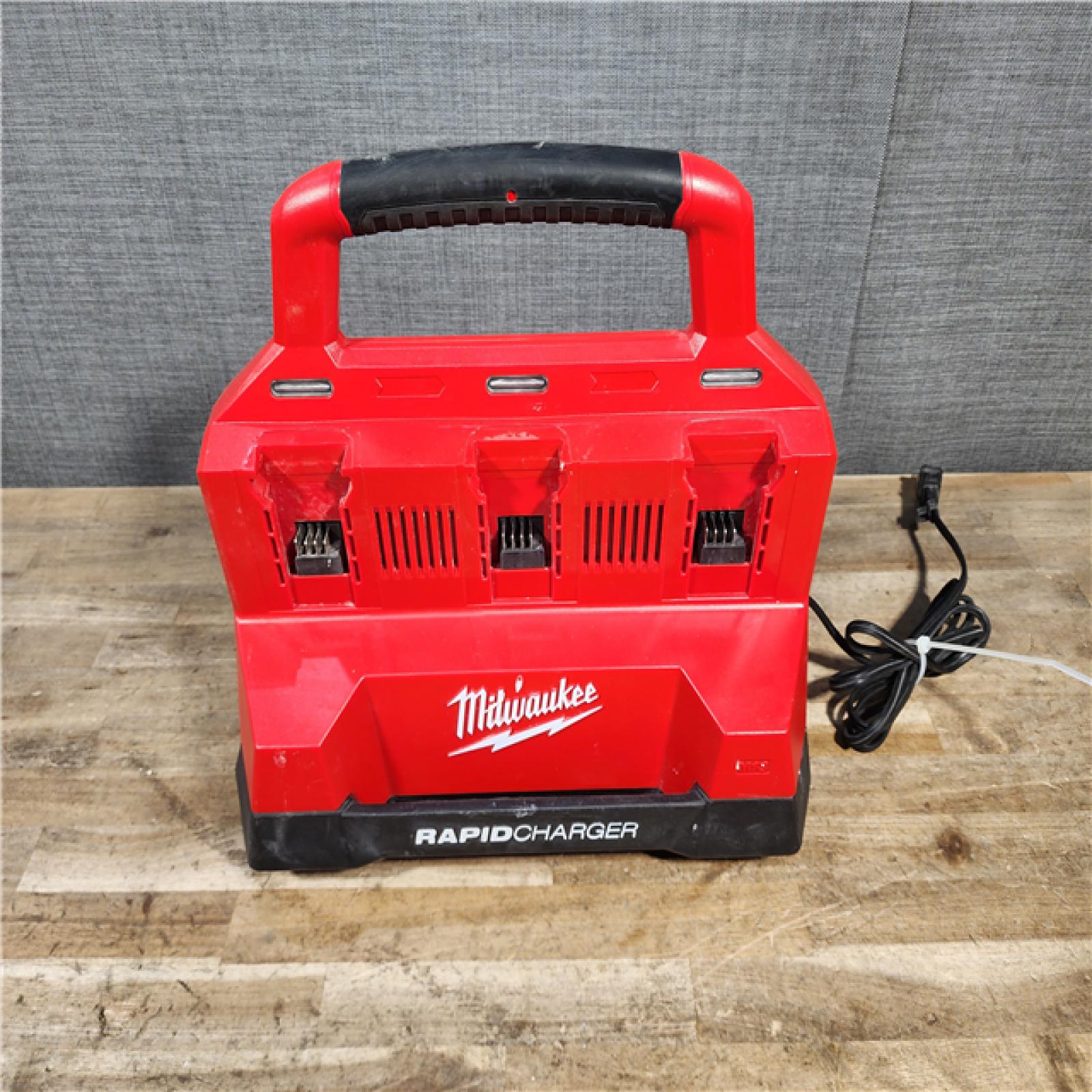 HOUSTON LOCATION - AS-IS Milwaukee M18 Packout Six Bay Rapid Charger