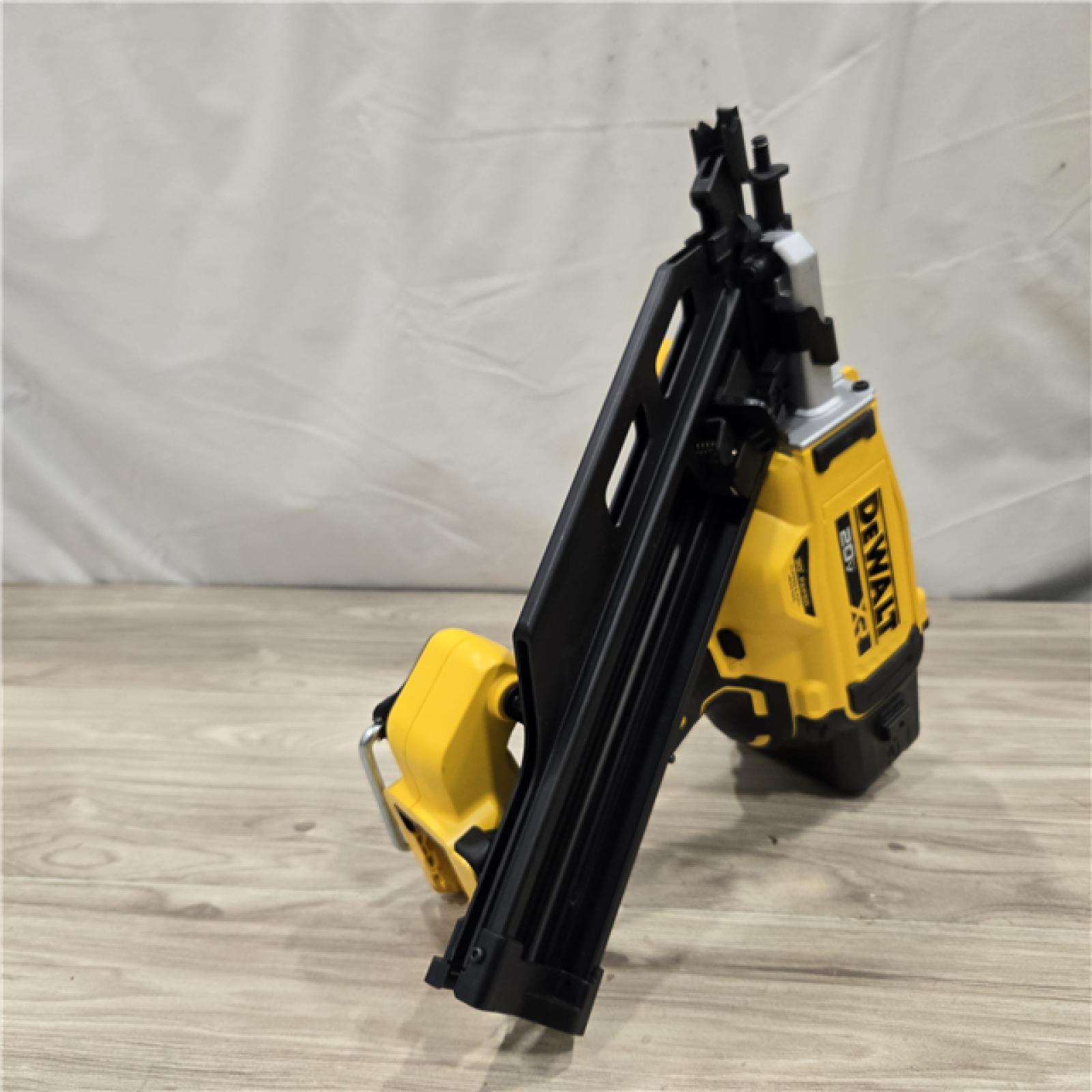 AS-IS DeWalt 20-Volt 30° Cordless Framing Nailer Kit