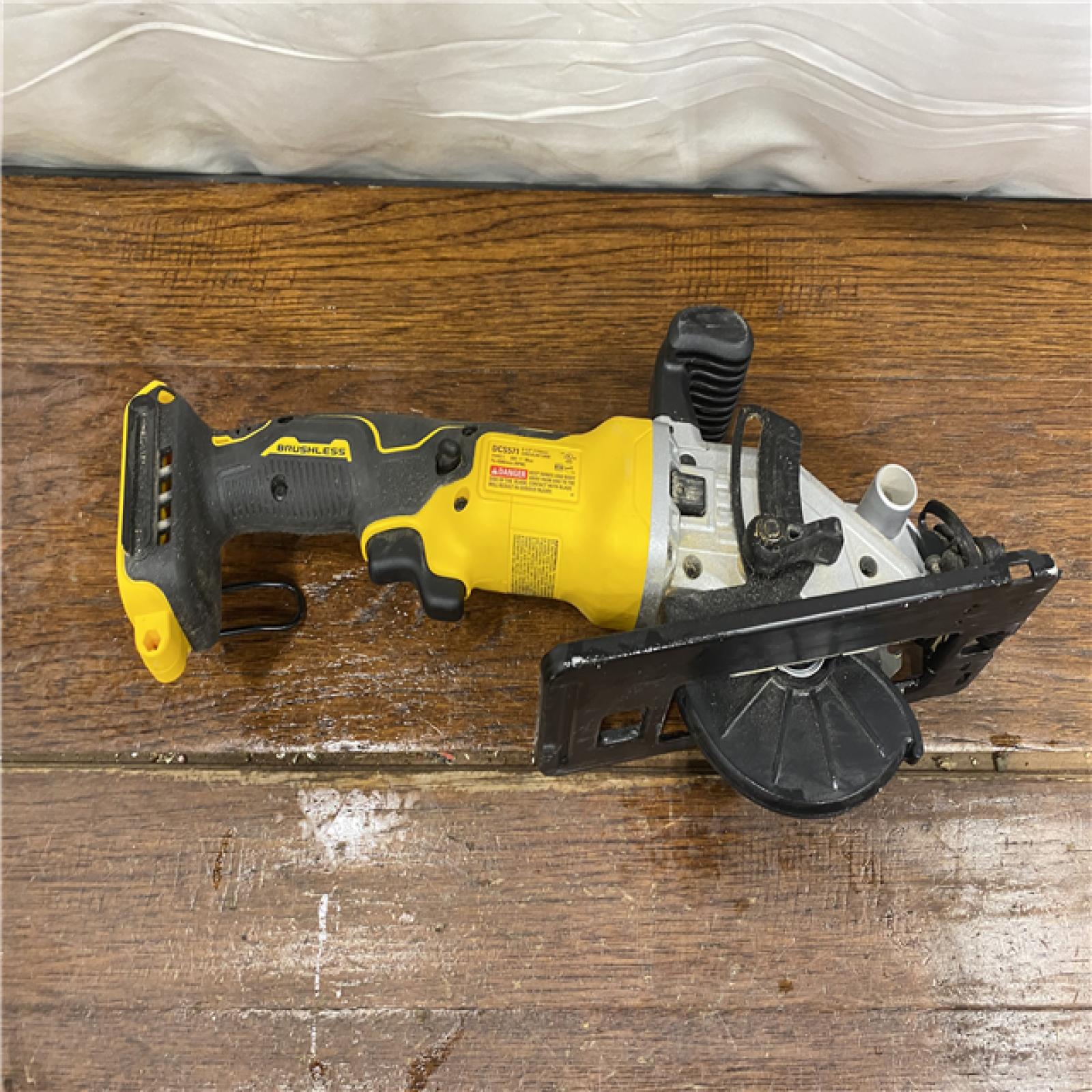 AS-IS DEWALT ATOMIC 20V MAX Cordless Brushless 4-1/2 in. Circular Saw (Tool Only)