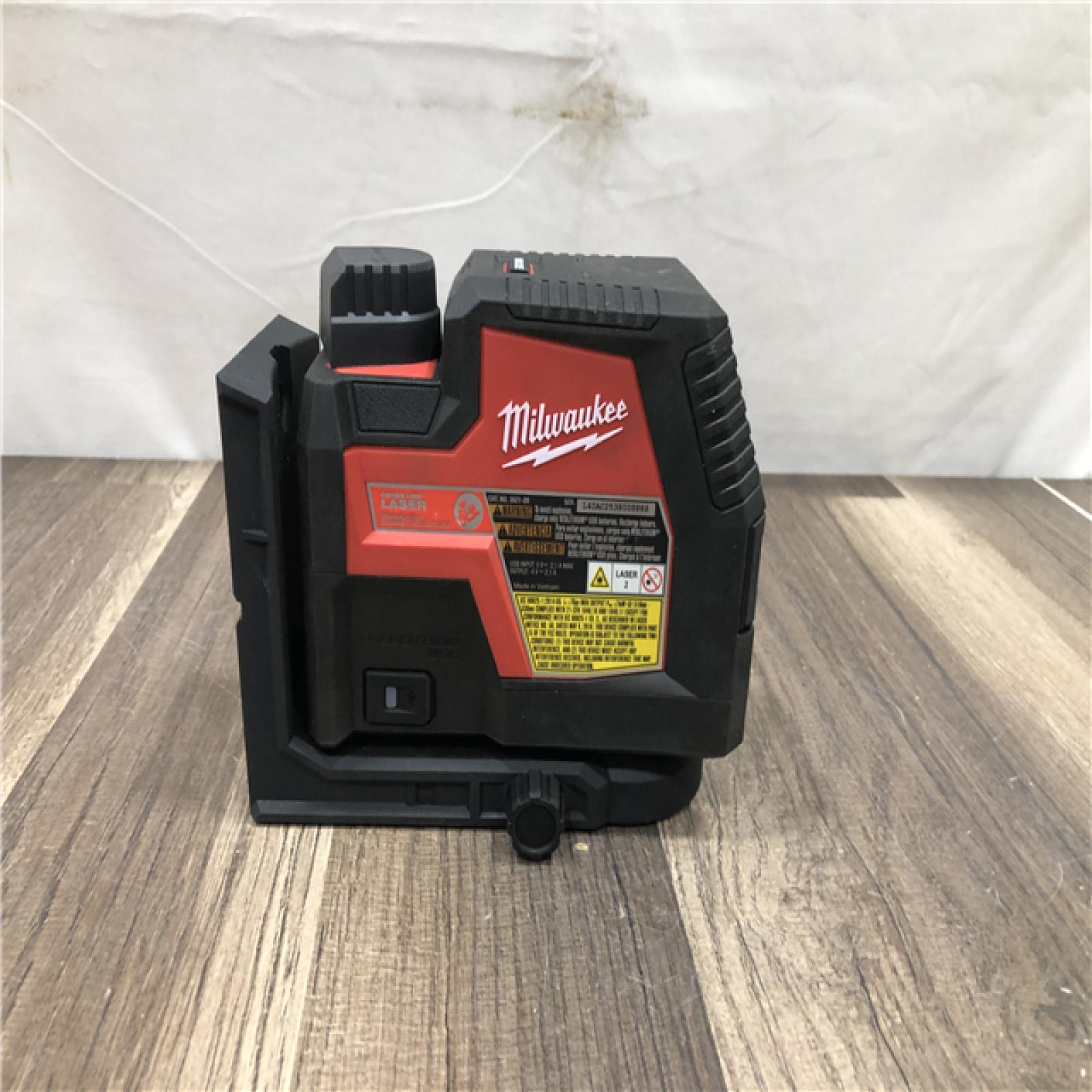 AS-IS Milwaukee 100 ft. REDLITHIUM Lithium-Ion USB Green Rechargeable Cross Line Laser Level with Charger